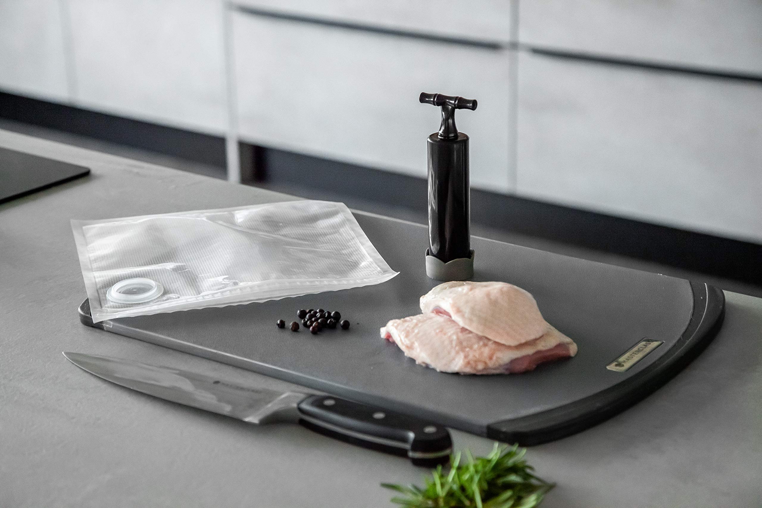 Premium Food Vacuum Sealer Machine with 4 Reusable Vacuum Bags (24x24cm) - Perfect for Meal Prep, Sous Vide, and Long-Term Food Storage