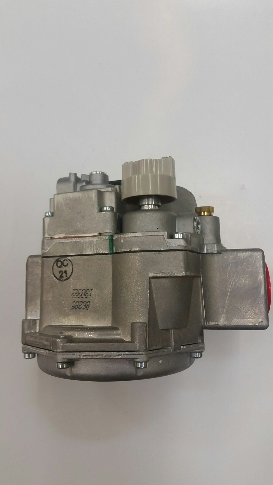 Robert Shaw Gas Valve #007666F - High-Quality Replacement for HVAC & Furnace Systems | Durable & Reliable for Home & Commercial Use