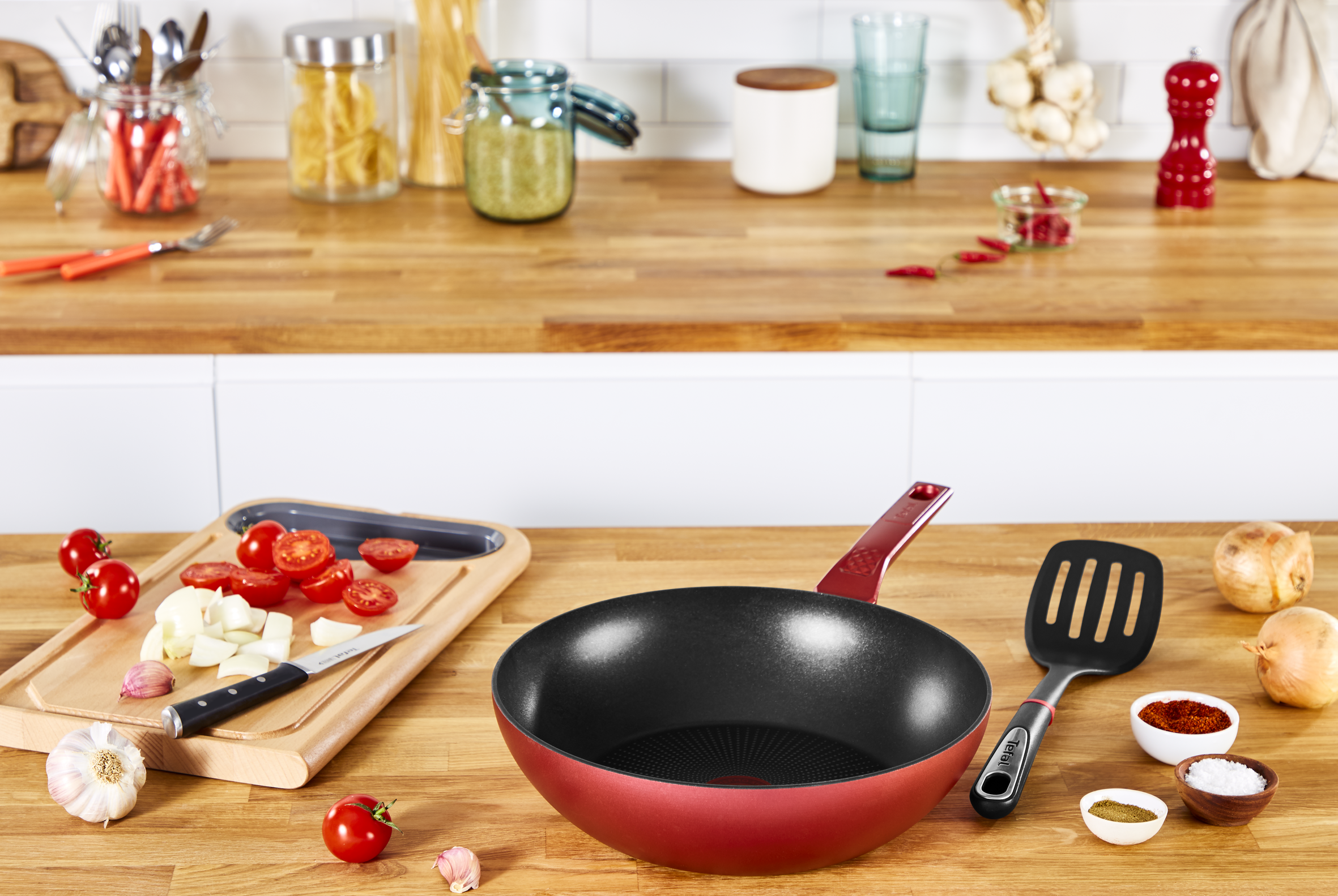 Tefal Daily Chef 28cm Red Non-Stick Induction Wok Pan - Perfect for Stir-Frying, Sautéing & Asian Cooking - Compatible with All Stovetops Including Gas, Electric & Induction