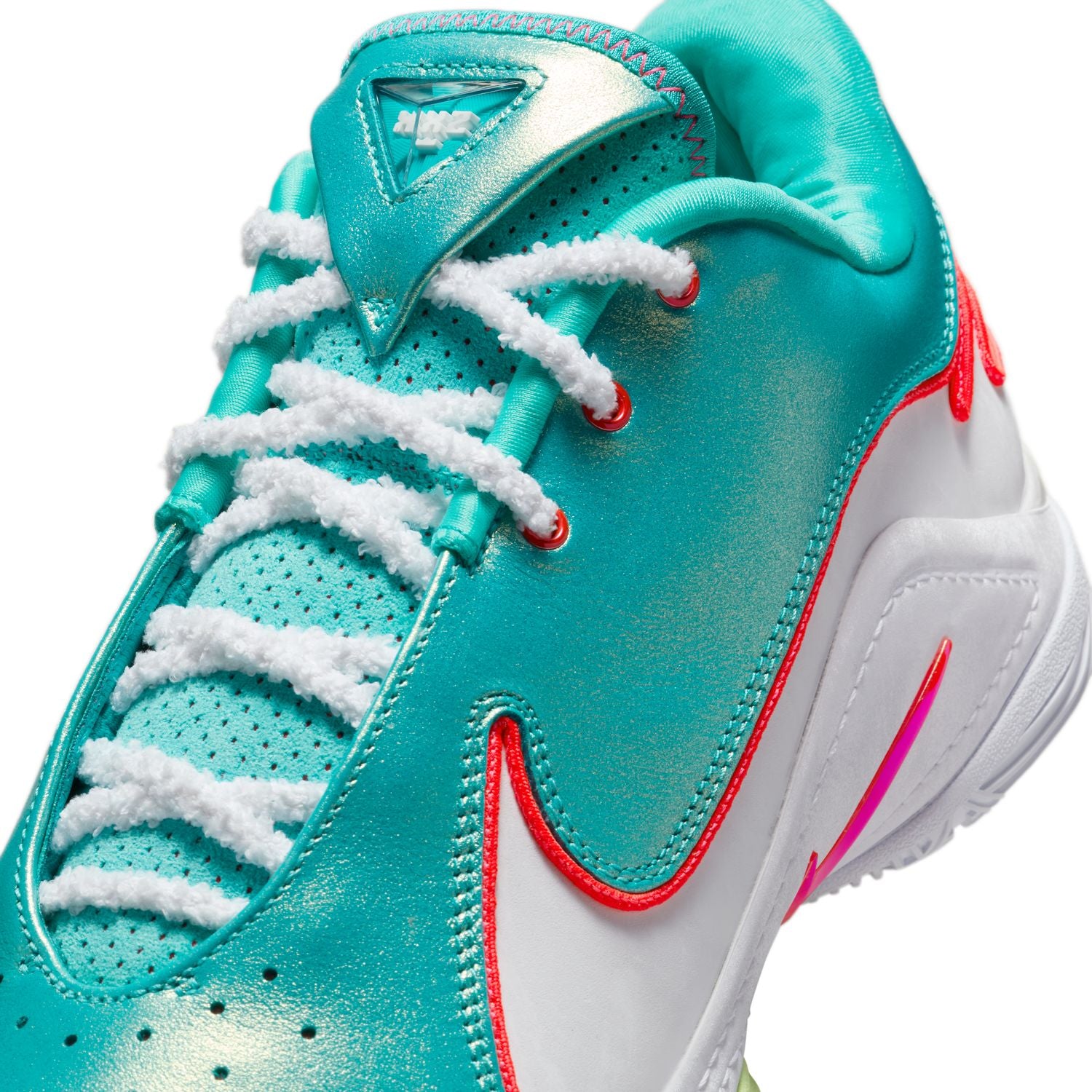 LeBron XXII EP 'Christmas' Edition Basketball Shoes - Limited Holiday Release for Men - Perfect for NBA Games, Streetwear & Sneaker Collectors