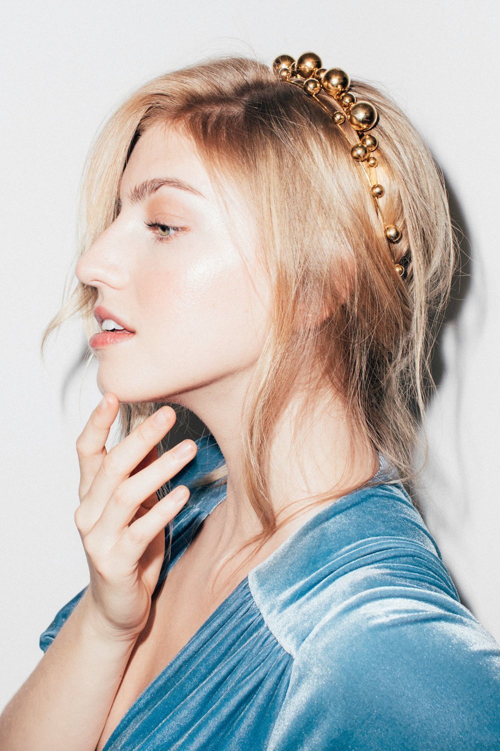 Stylish Metal Headband for Women - Fashionable Hair Accessory for Parties, Weddings & Everyday Wear