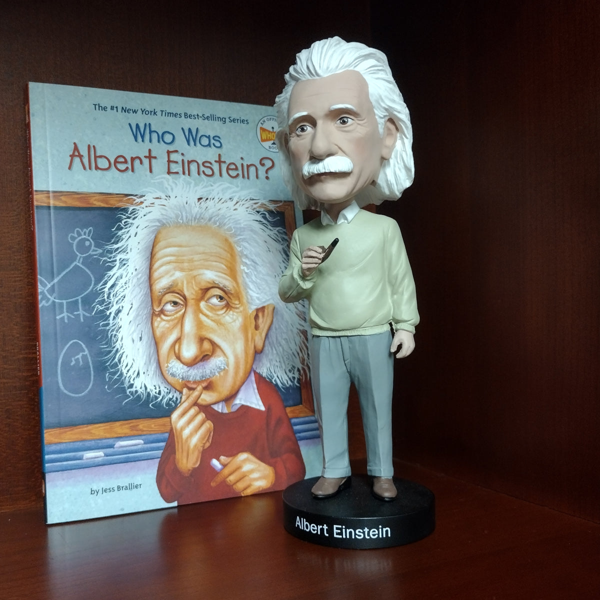 Albert Einstein Bobblehead - Fun Collectible Desk Toy for Science Lovers & Office Decor | Perfect Gift for Teachers, Physicists & Nerdy Friends