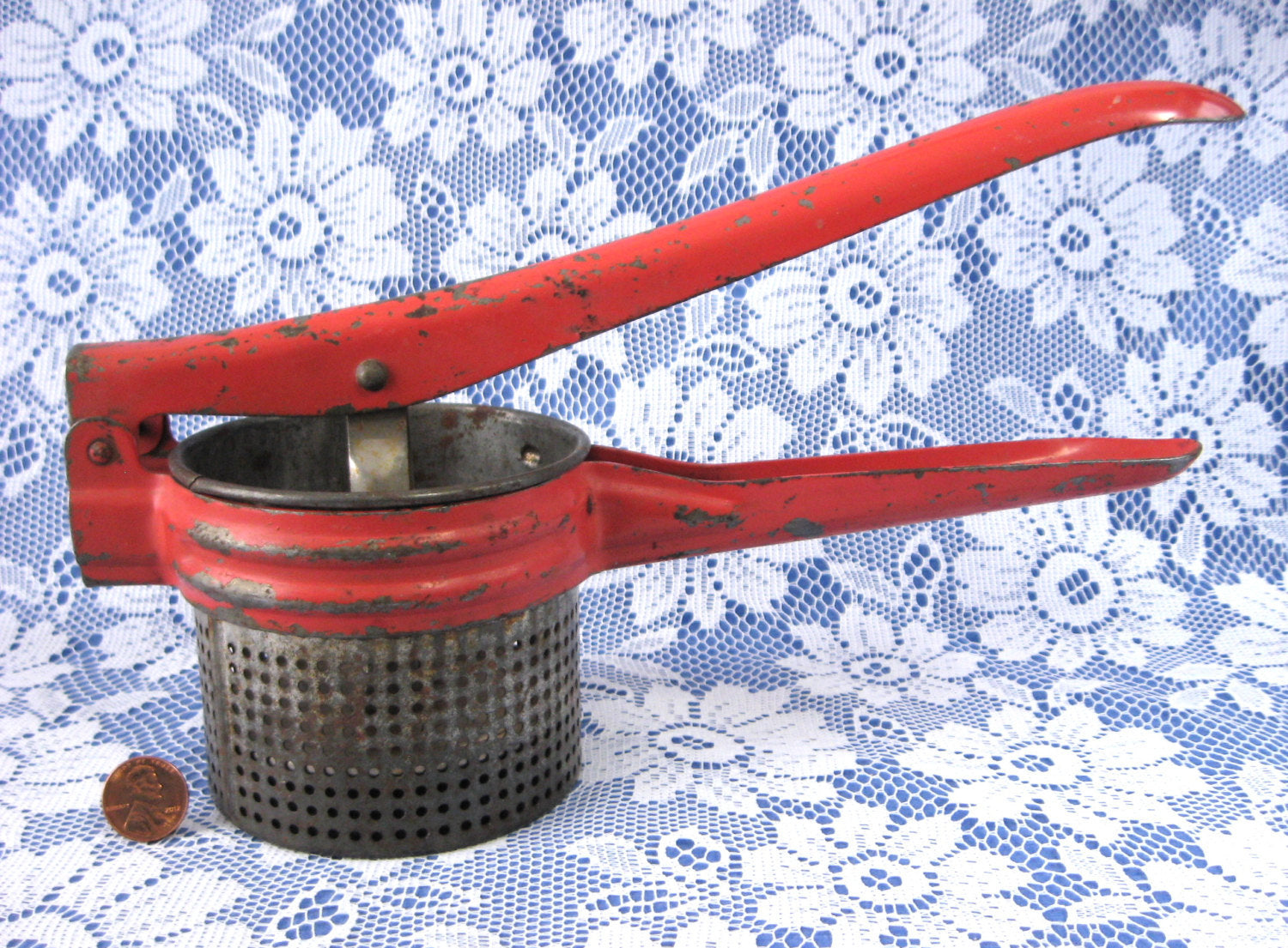 Vintage 1940s Original Red Paint Ricer Puree - Long Handled Kitchen Tool for Mashed Potatoes & Baby Food | Retro Cooking Gadget for Canning, Baking & Homemade Purees