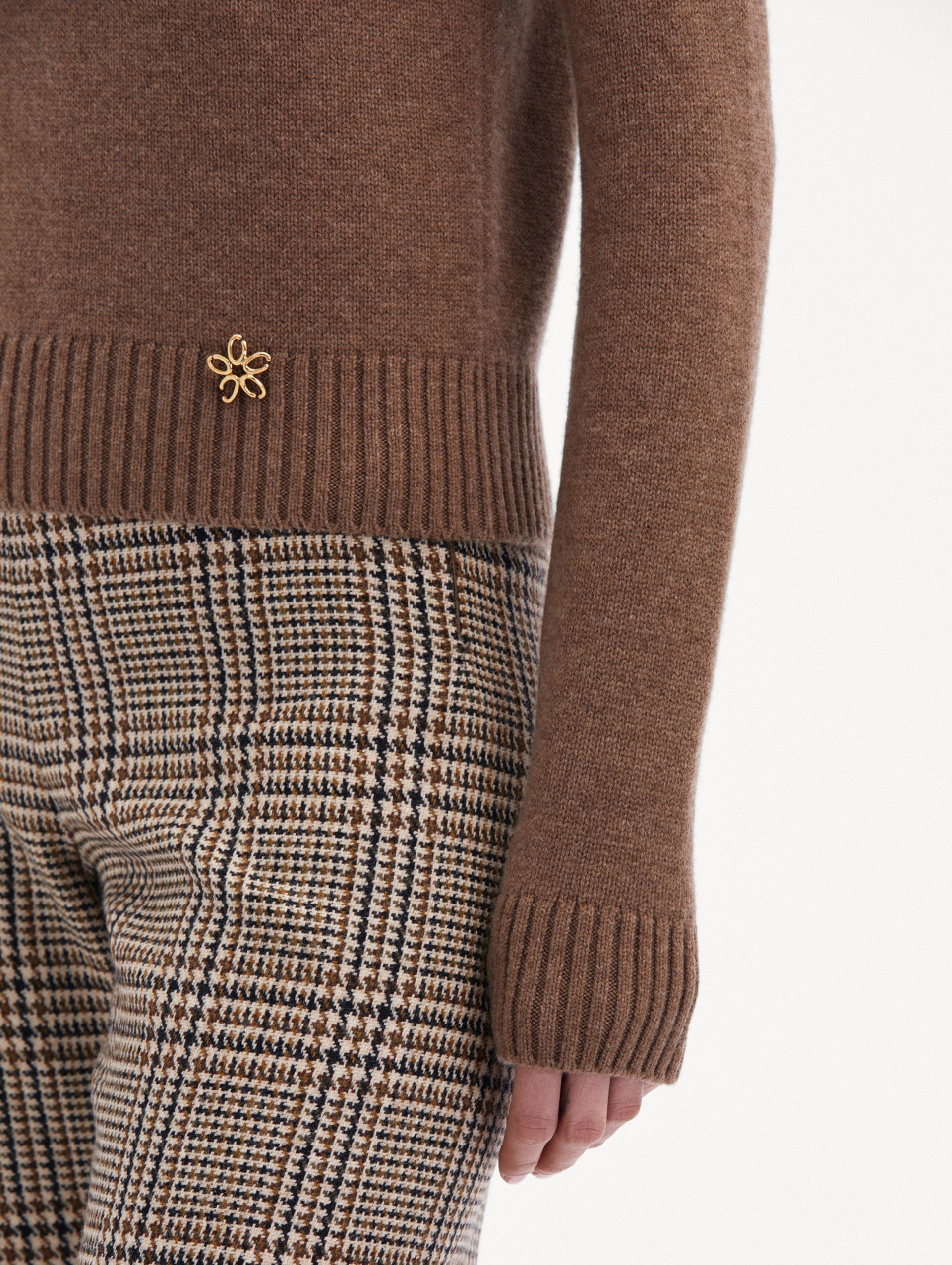 Luxury O Flower Mock Neck Cashmere Sweater for Women - Soft & Warm Winter Pullover - Perfect for Office, Dates & Holiday Outfits