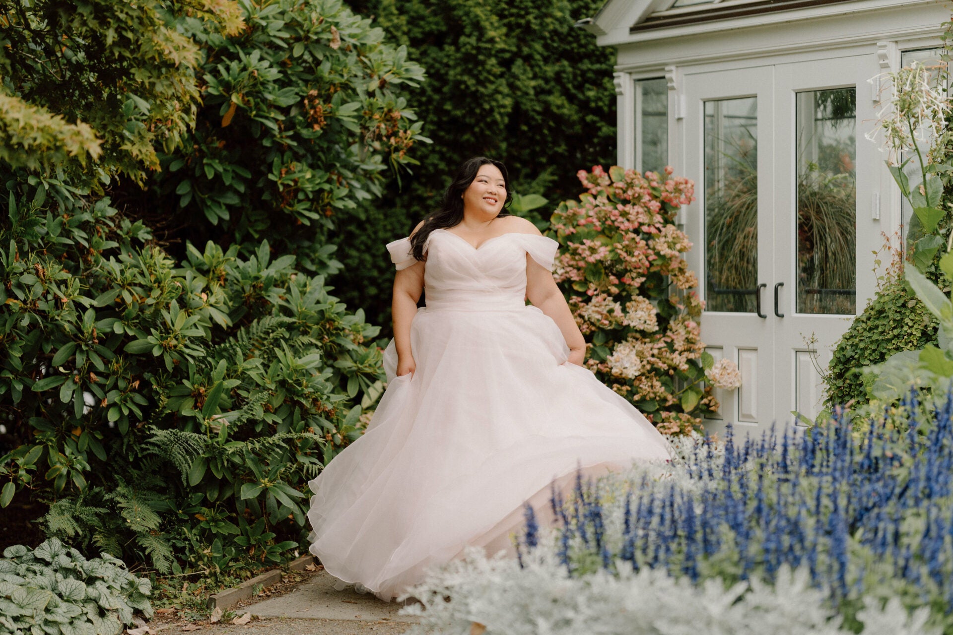 Kaylani Stella York Wedding Dresses – Elegant Lace Bridal Gowns for Church Ceremony & Beach Weddings