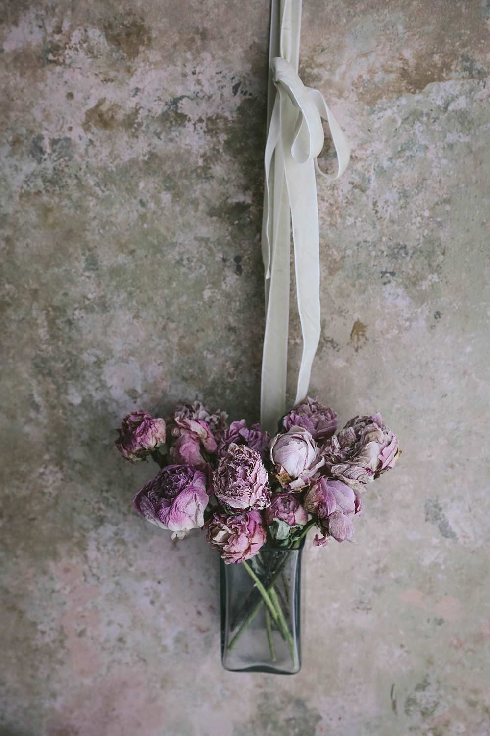 Elegant Hanging Glass Wall Vase for Flowers - Modern Home Decor & Wedding Centerpiece - Perfect for Living Room, Bedroom, Kitchen, and Office Decor