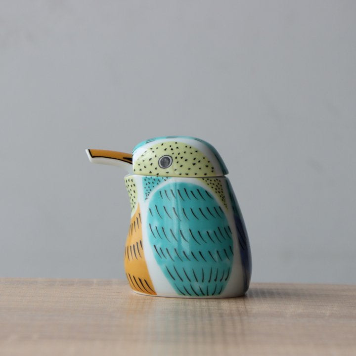 Kingfisher Bird Shaped Arita Yaki Japanese Soy Sauce Pot - Elegant Ceramic Soy Sauce Dispenser for Sushi, Sashimi & Asian Dining Tableware