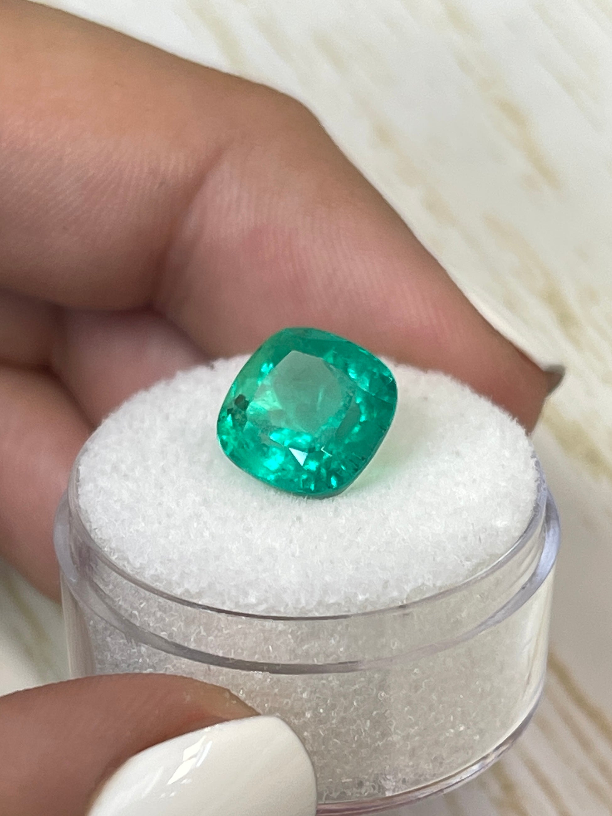 4.72 Carat 10x10mm Bright Green Natural Loose Colombian Emerald Cushion Cut Gemstone for Jewelry Making, Engagement Rings & Luxury Gifts