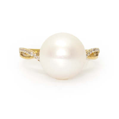 A Timeless Gift of Love: The Story Behind the 18K Gold Pearl Ring