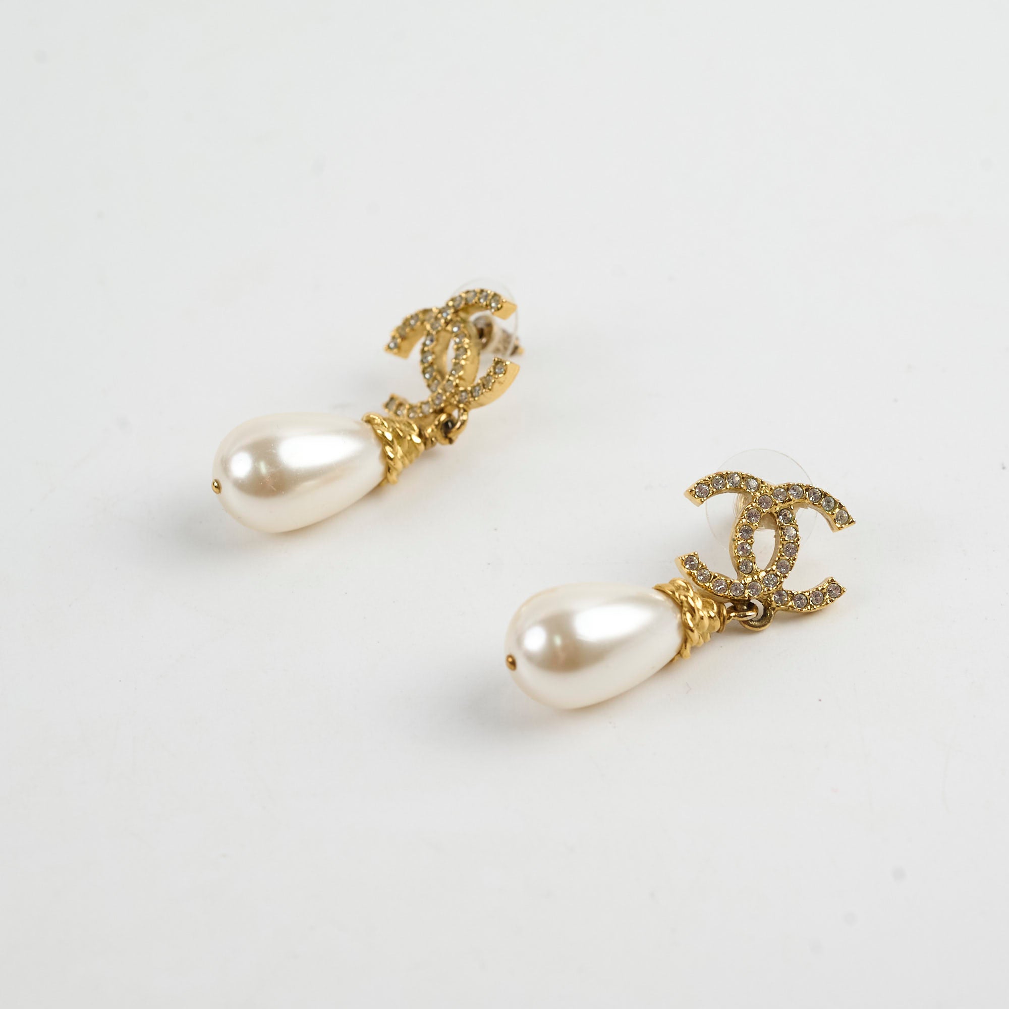 Chanel CC Logo Pearl Drop Earrings - Fashion Costume Jewelry for Women | Elegant Party, Wedding & Evening Wear Accessories