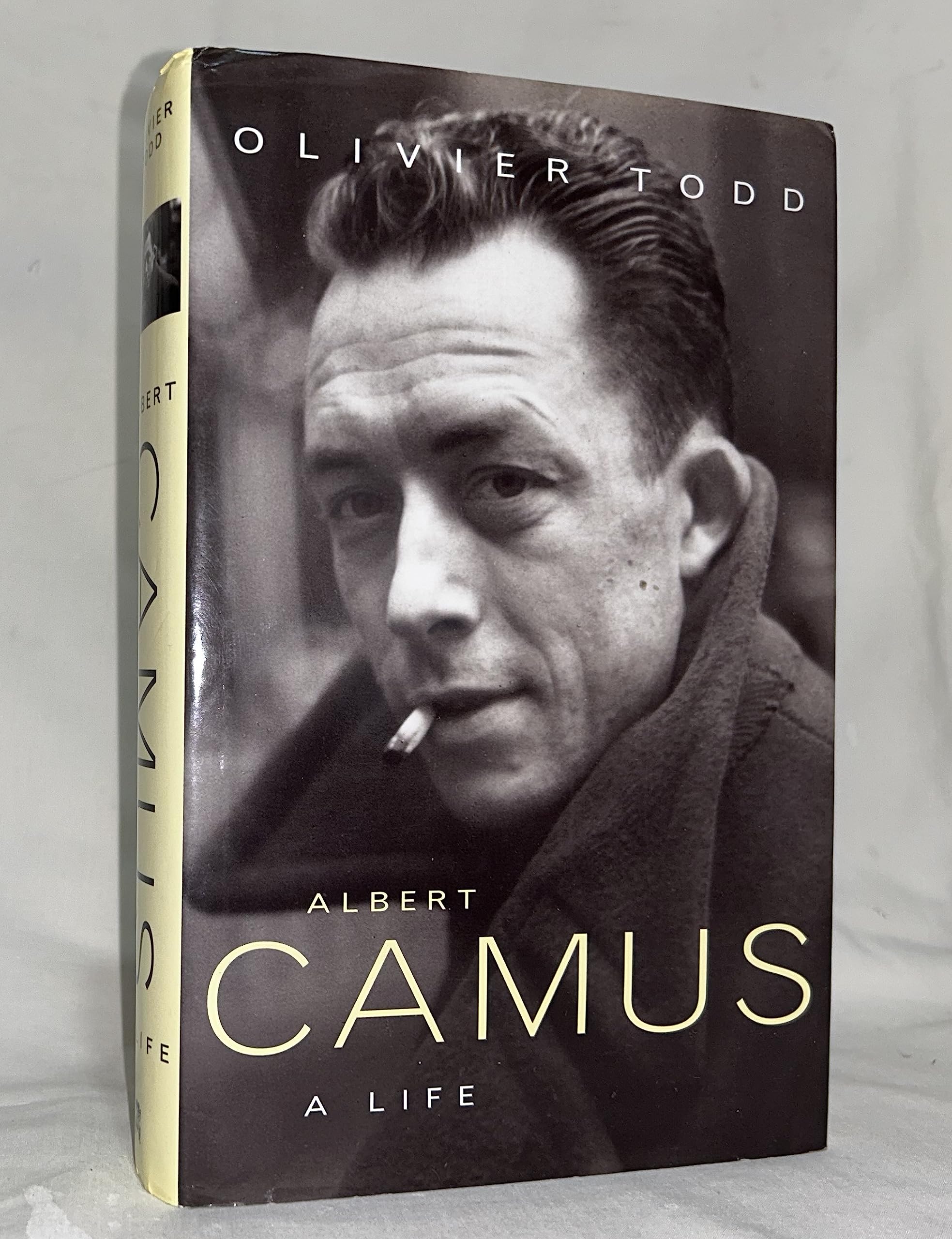 Albert Camus: A Life - Biography of the Nobel Prize-Winning Author | Perfect for Book Clubs, Literature Studies & Philosophy Enthusiasts