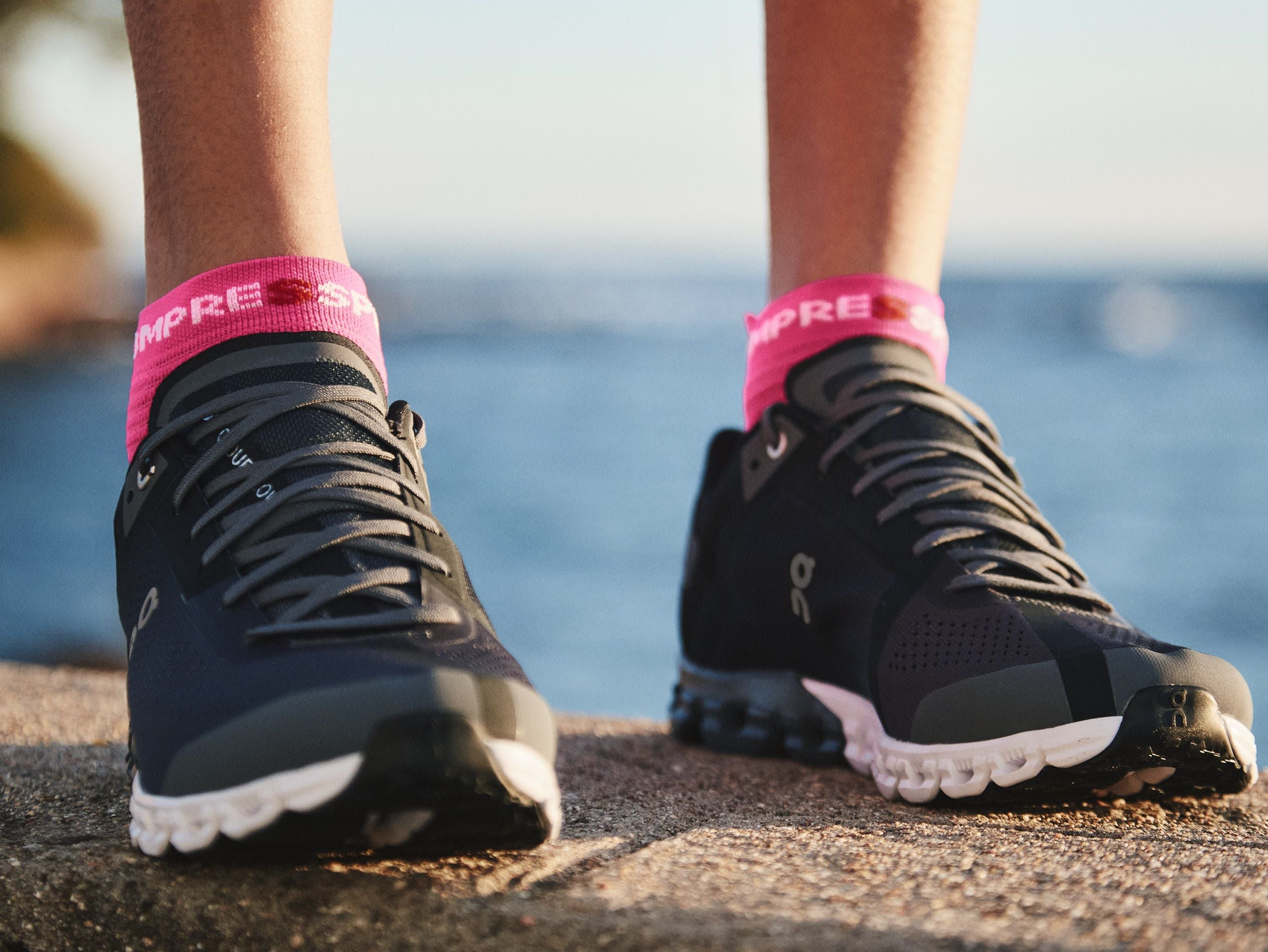 Compressport Unisex Pro Racing Socks v4.0 - Performance Running Socks for Men & Women - Low Cut, Breathable & Cushioned - Fluorescent Pink/Primrose - Ideal for Marathon, Trail Running & Gym Workouts