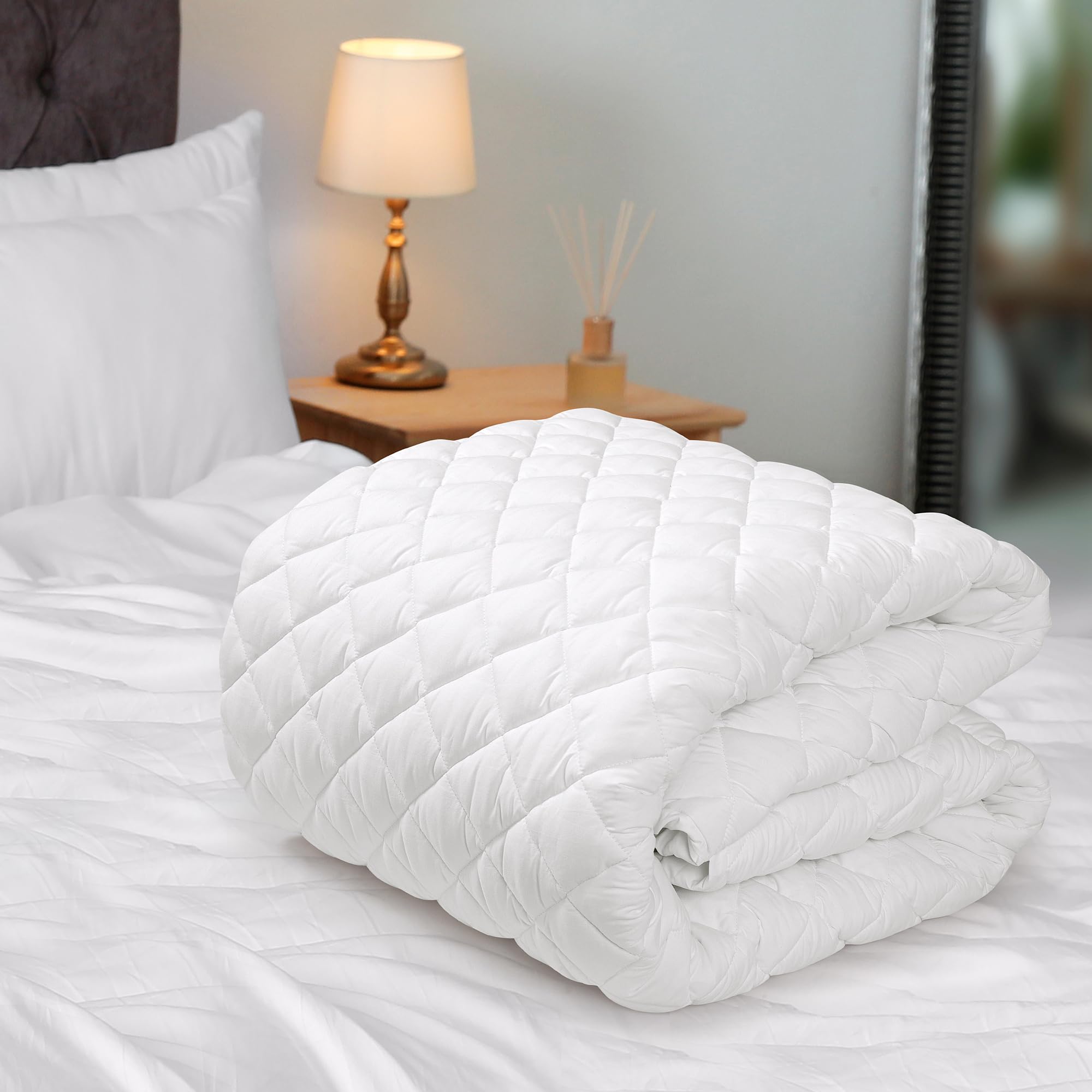 Royale Linens Queen Size Mattress Topper - Soft Quilted Cooling Mattress Protector with Deep Pocket (Fits 16 Inch) - Breathable Elastic Fitted Bed Cover - Machine Washable - 60x80 Inches - Perfect for Hot Sleepers & Allergy Relief