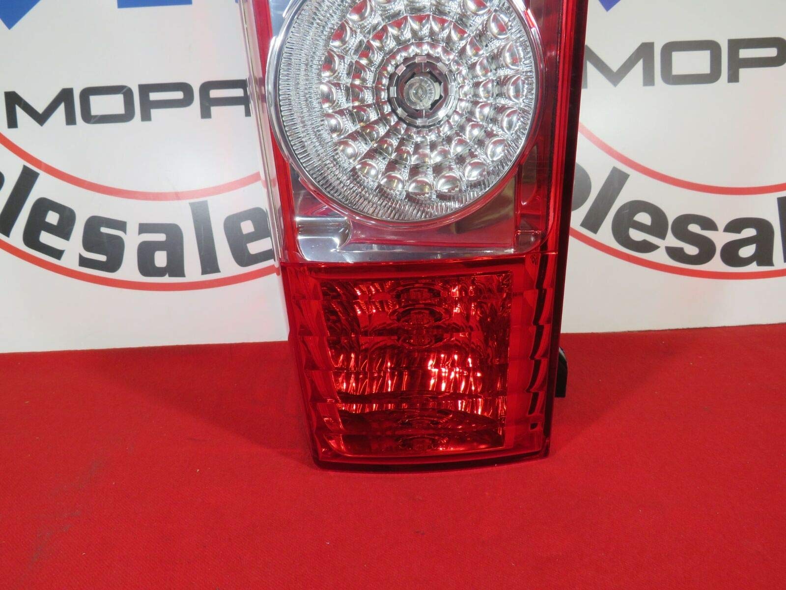 High-Quality Left Tail Lamp for Cars - Durable & Bright LED Brake Light Replacement - Perfect for Night Driving & Safety