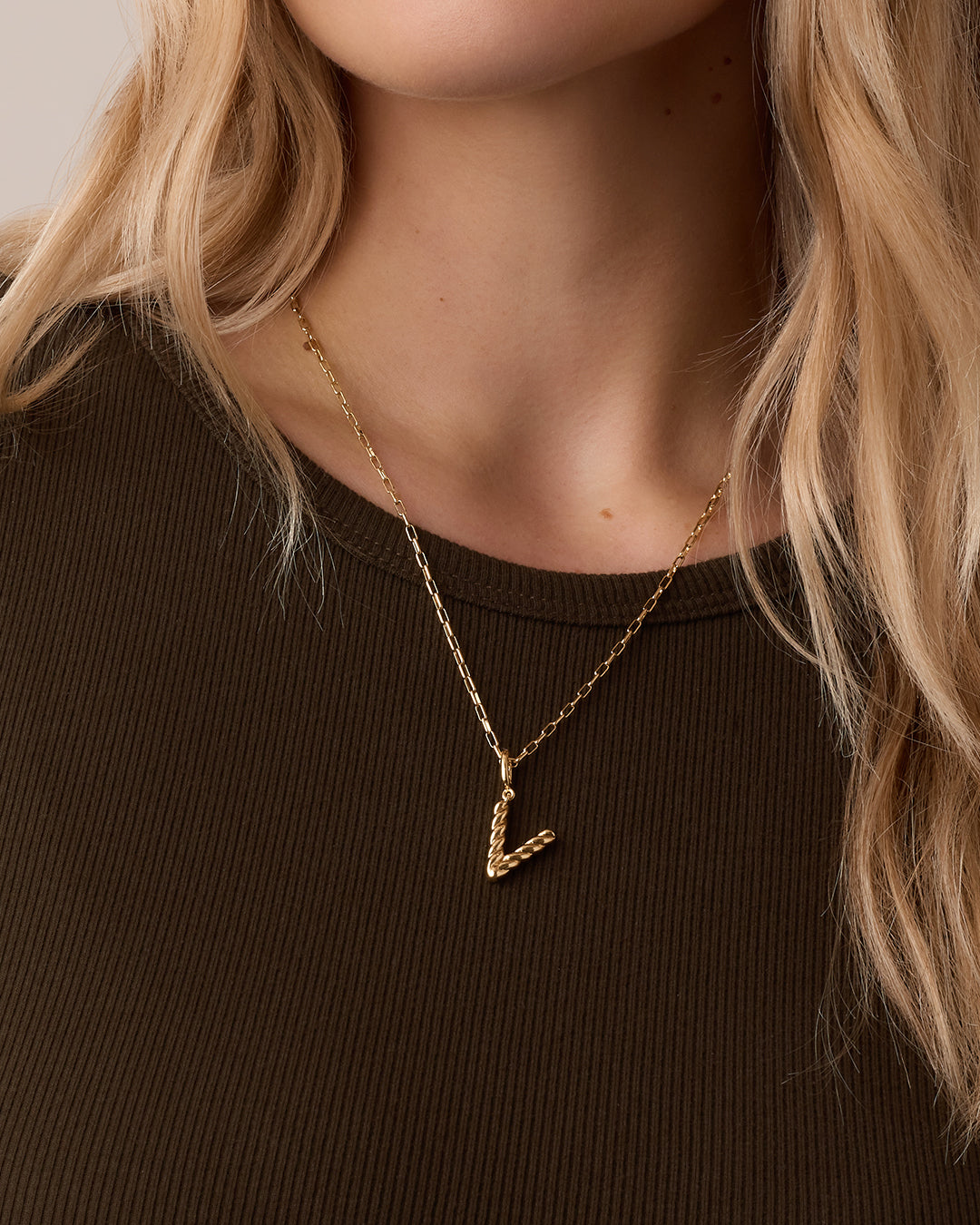 Alphabet Statement Charm Necklace for Women - Personalized Initial Pendant Jewelry - Perfect for Gifts, Birthdays, and Everyday Wear