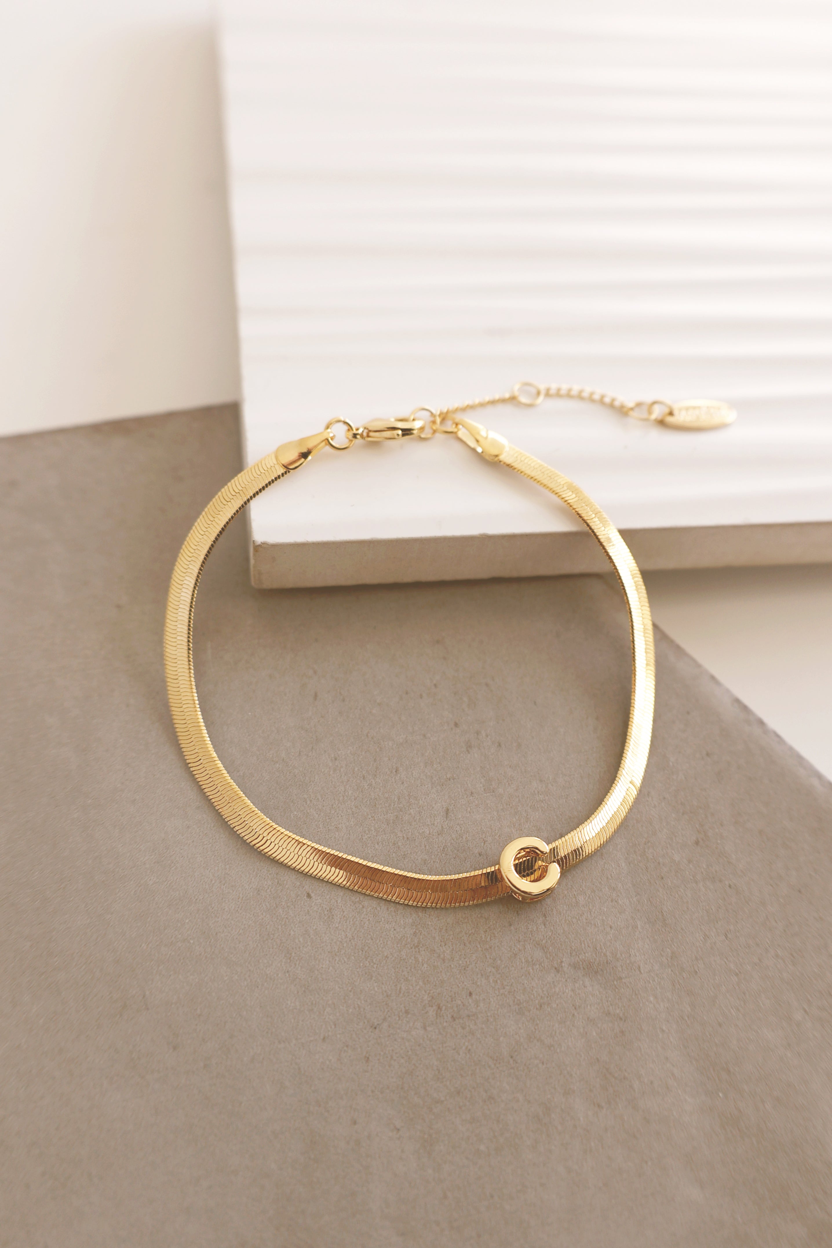 Elegant Monogram Snake Chain Bracelet for Women - Personalized Name Jewelry Gift for Her - Perfect for Everyday Wear & Special Occasions