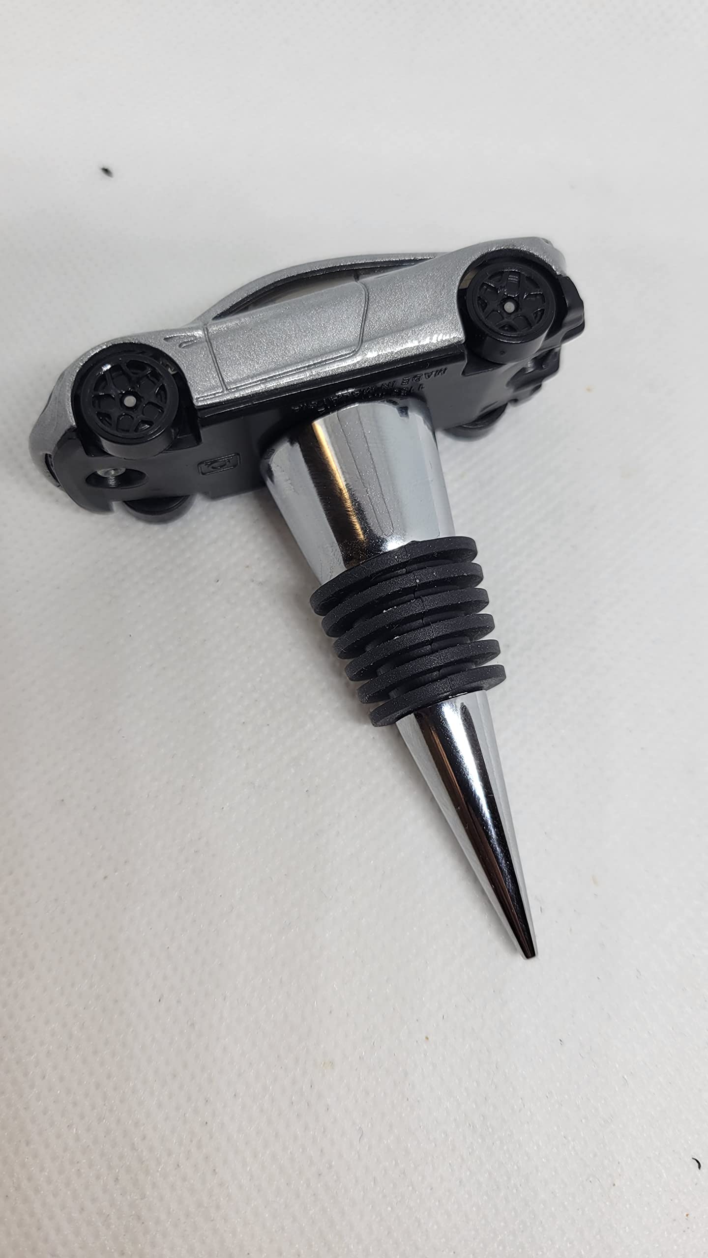 Premium Tesla Roadster Wine Bottle Stopper - Unique Tesla-Themed Gift for Wine Lovers - Luxury Bar & Wine Accessories - Limited Edition Silver - Perfect for Home Bars, Wine Tasting & Tesla Enthusiasts
