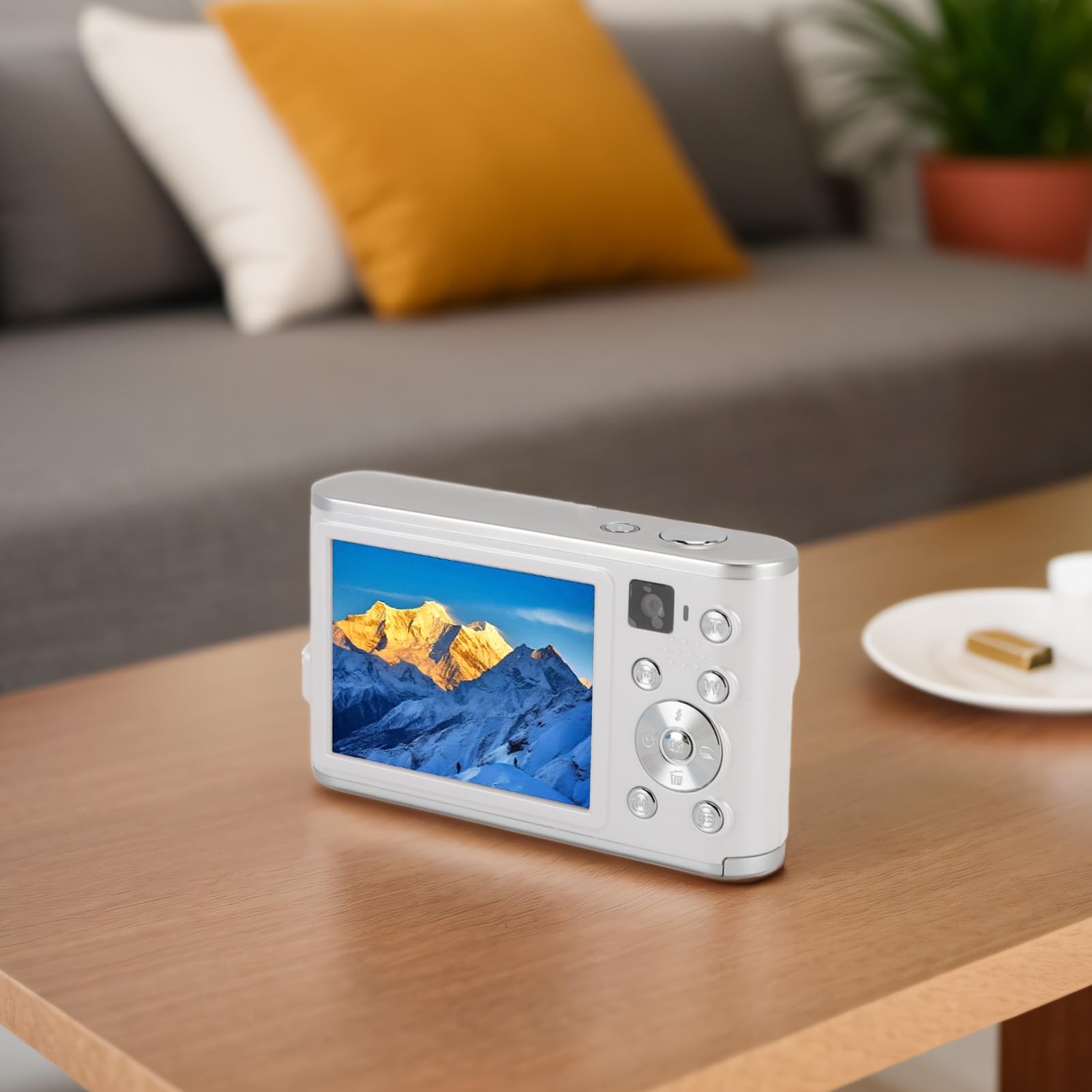 4K Compact Digital Camera with 2.8 Inch Screen - Perfect for Beginners & Students, Travel Photography & Vlogging (White)