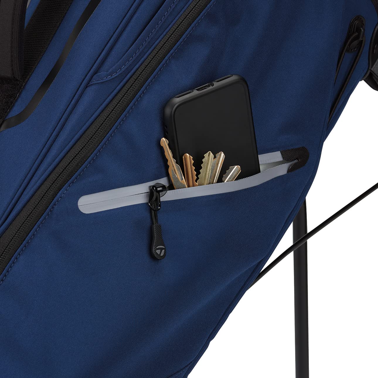TaylorMade Golf Flextech Lite Navy Stand Bag - Lightweight Golf Bag with Comfortable Strap & Ample Storage - Perfect for Golfers on the Course or Driving Range