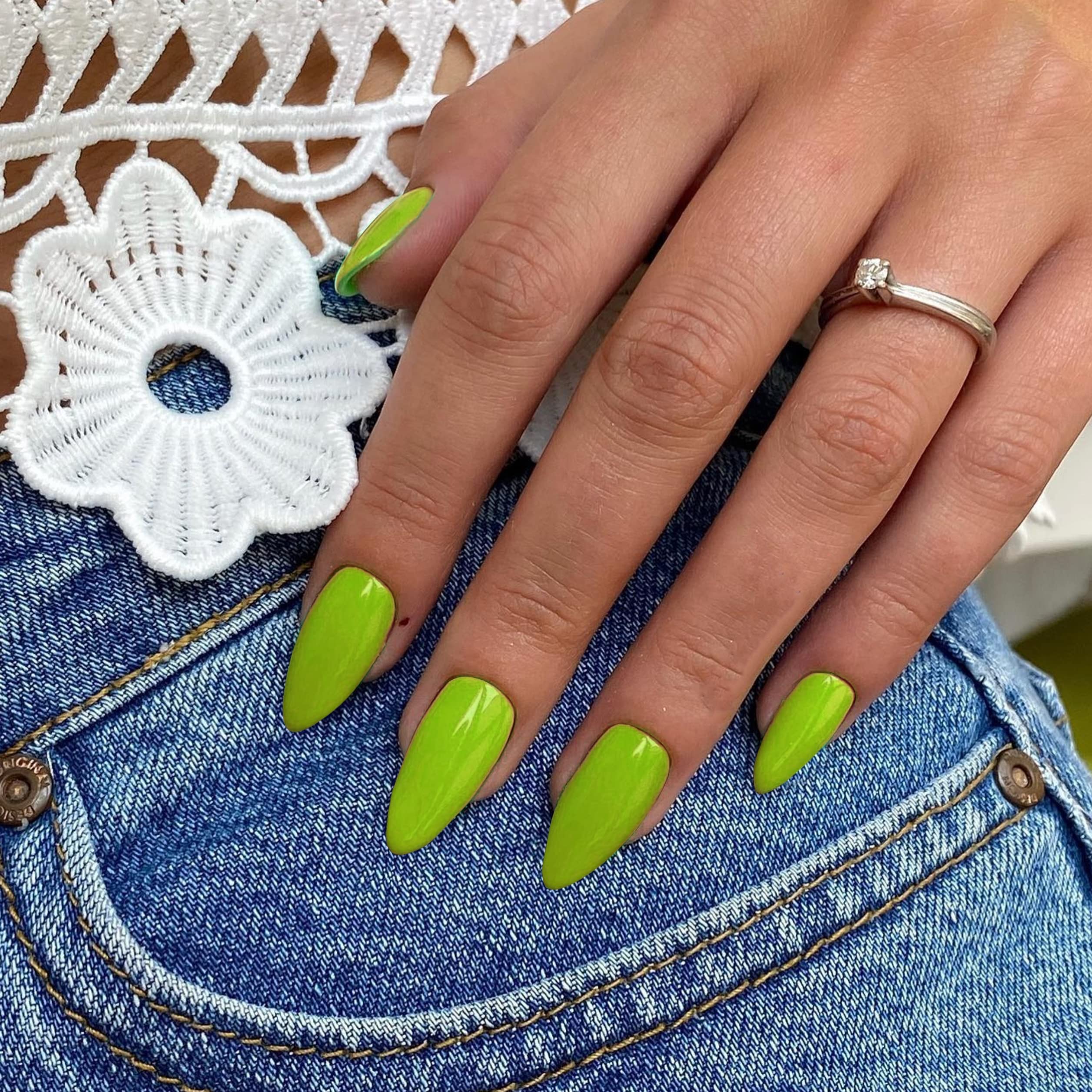 Grass Green Press on Nails - 24Pcs Almond Shaped Fake Nails with Glue, Medium Length Acrylic False Nails for Women | Natural Gel Stiletto Nails for Daily Wear & Special Occasions