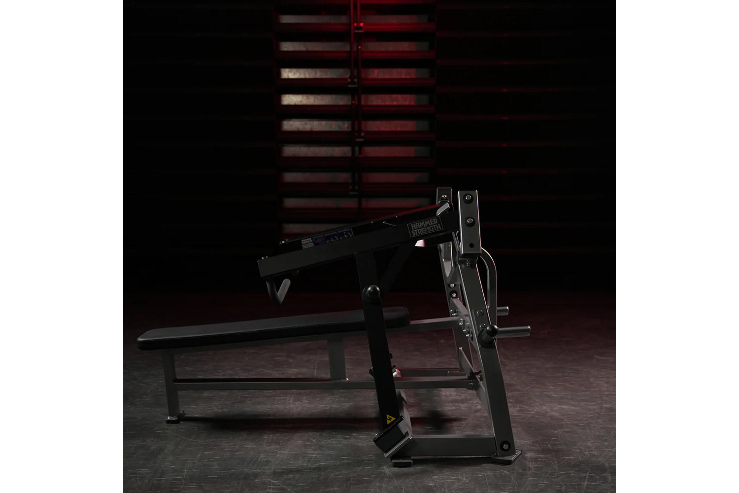 Hammer Strength Plate Loaded Iso-Lateral Horizontal Bench Press - Commercial Gym Equipment for Strength Training & Bodybuilding Workouts