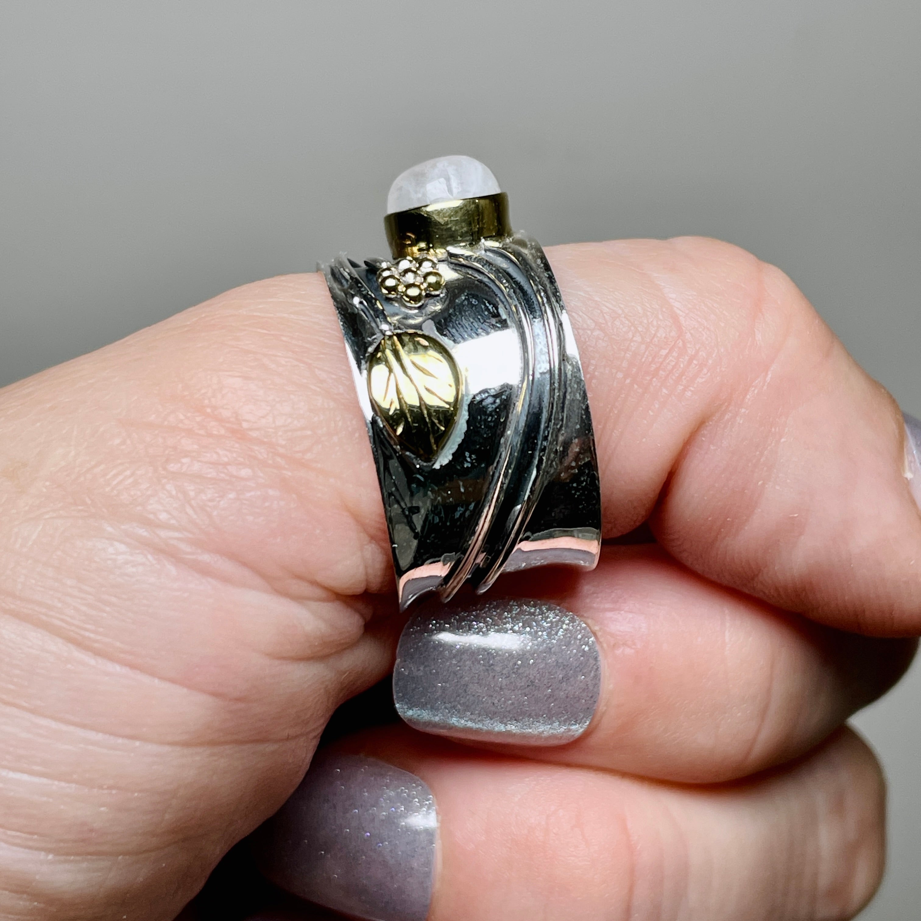 Moonstone Round Cabochon Ring in Sterling Silver - Elegant Birthstone Jewelry for Women - Perfect for Weddings, Anniversaries & Special Occasions