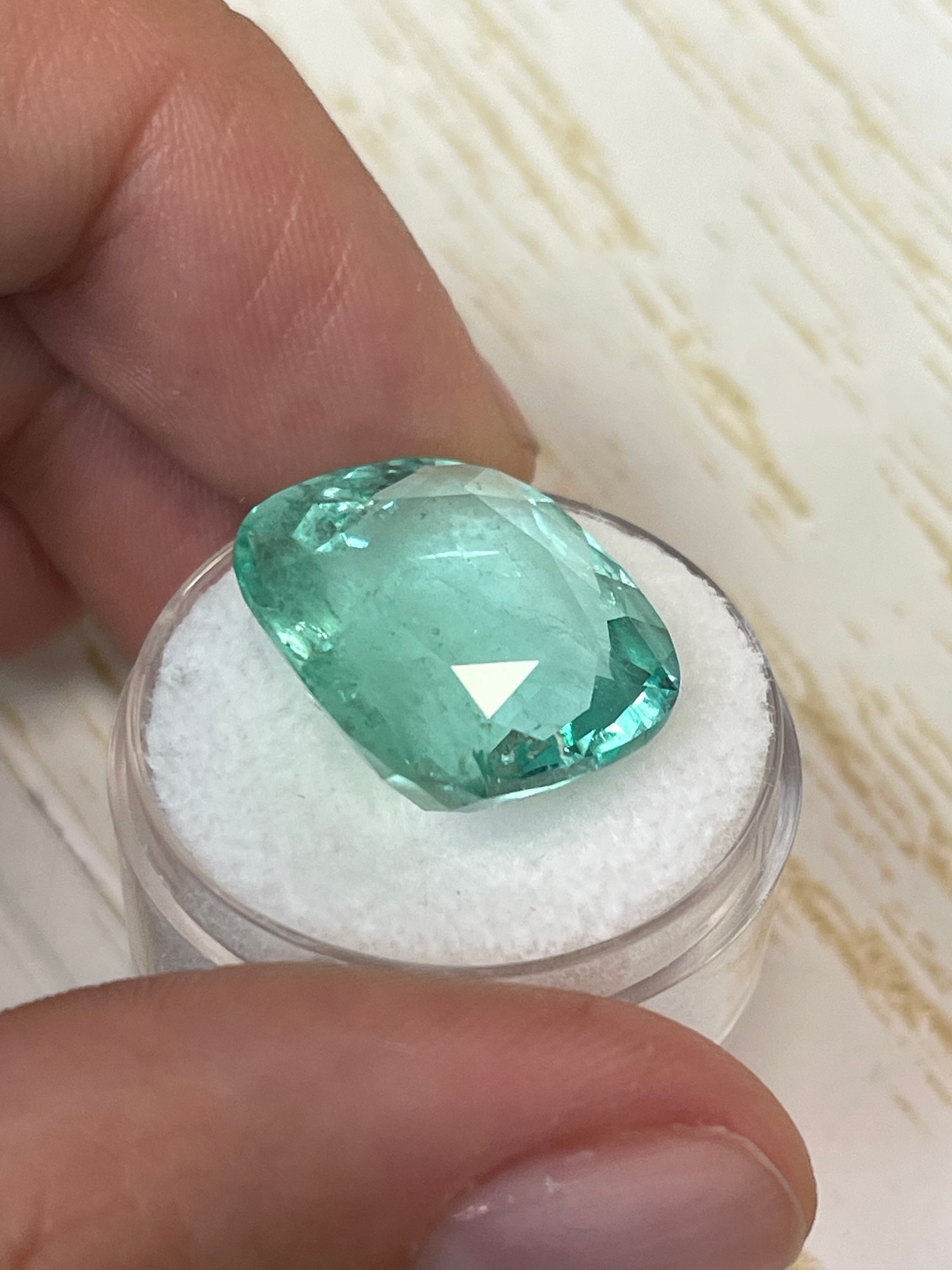 19.41 Carat Natural Colombian Emerald - Cushion Cut Loose Gemstone (19x17mm, VS Clarity, Pastel Green) for Jewelry Making, Engagement Rings & Luxury Gifts