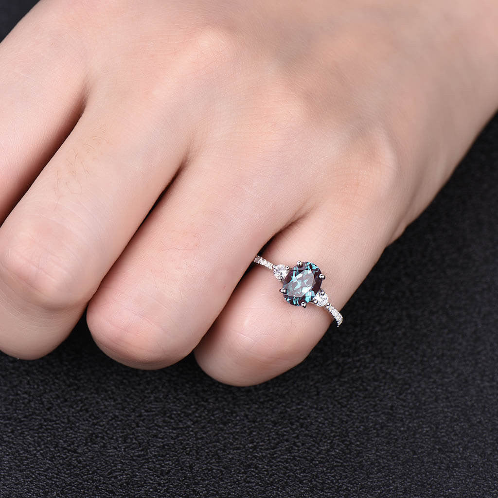 Three Stone Color Changing Lab-Created Oval Alexandrite Engagement Ring for Women – Perfect for Proposals, Weddings & Anniversary Gifts