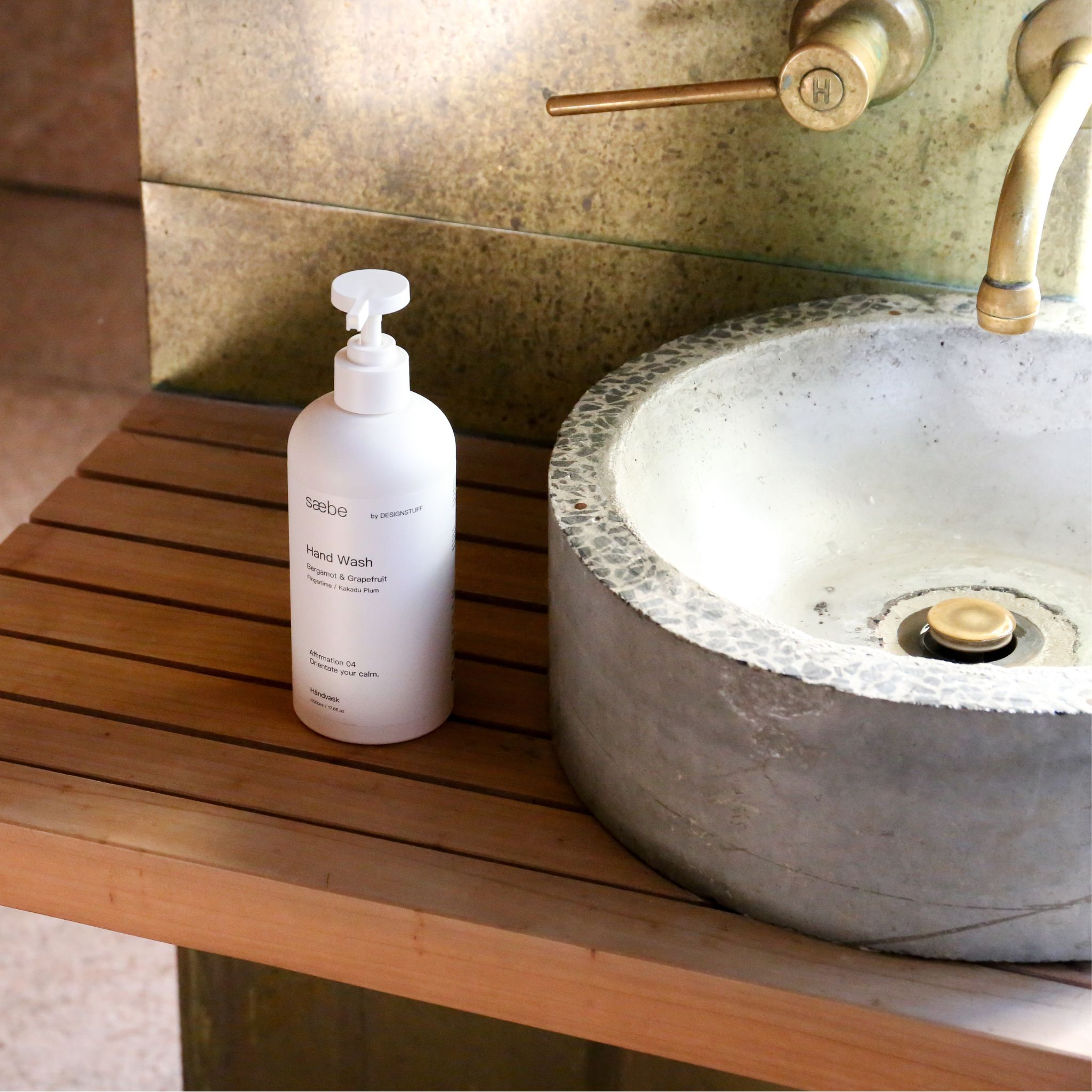 DESIGNSTUFF Saebe Hand Wash - Bergamot & Grapefruit Scent, 500ml | Moisturizing & Refreshing Liquid Soap for Kitchen, Bathroom & Guest Use | Cruelty-Free & Vegan Formula