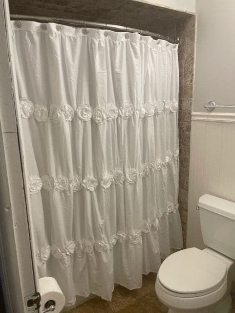 Stylish Darla Shower Curtain - Waterproof Bathroom Decor for Modern Homes - Perfect for Bathrooms, Dorms & Guest Rooms