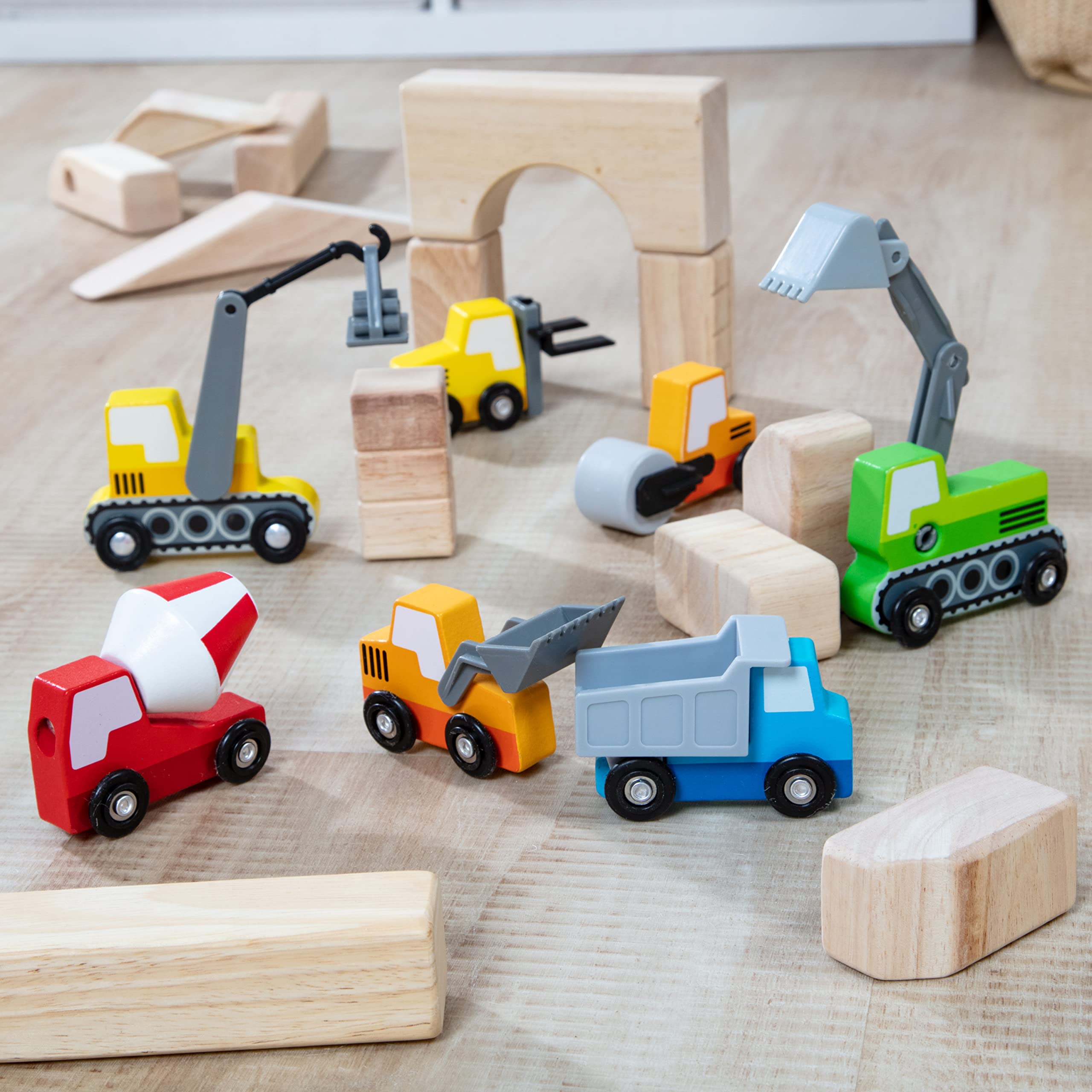 Melissa & Doug Wooden Construction Site Vehicles Set with Storage Tray - 8 Piece Kids Construction Toy Trucks & Cars for Toddlers Age 3+ | Pretend Play, Birthday Gifts, Early Learning Activities
