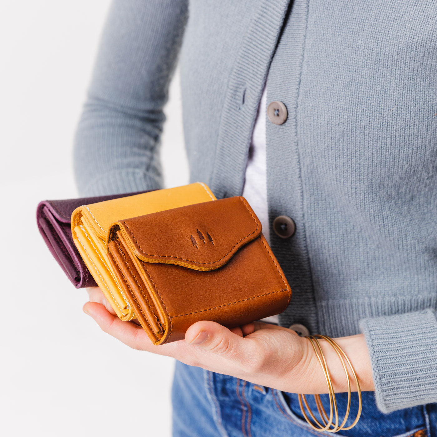 Premium Slim Minimalist Leather Wallet for Men - RFID Blocking & Multiple Card Slots - Perfect for Travel, Business, and Everyday Carry (Bozeman Style)