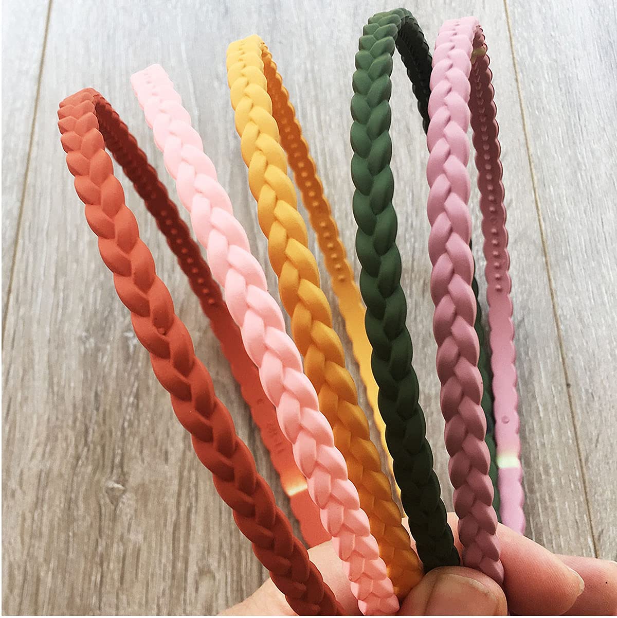 Glamifirsto 6-Pack Wavy Hair Comb Headbands - Matte Plastic Elastic Hair Bands for Girls (Black & Brown) | Hair Accessories for School, Parties & Everyday Styling