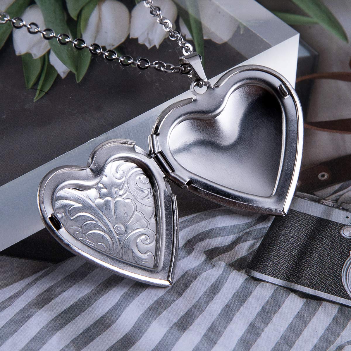 Personalized Heart Locket Necklace for Women - Custom Photo & Text Engraved Memory Pendant with Daisy Flower Design - Perfect Gift for Anniversary, Birthday & Valentine's Day