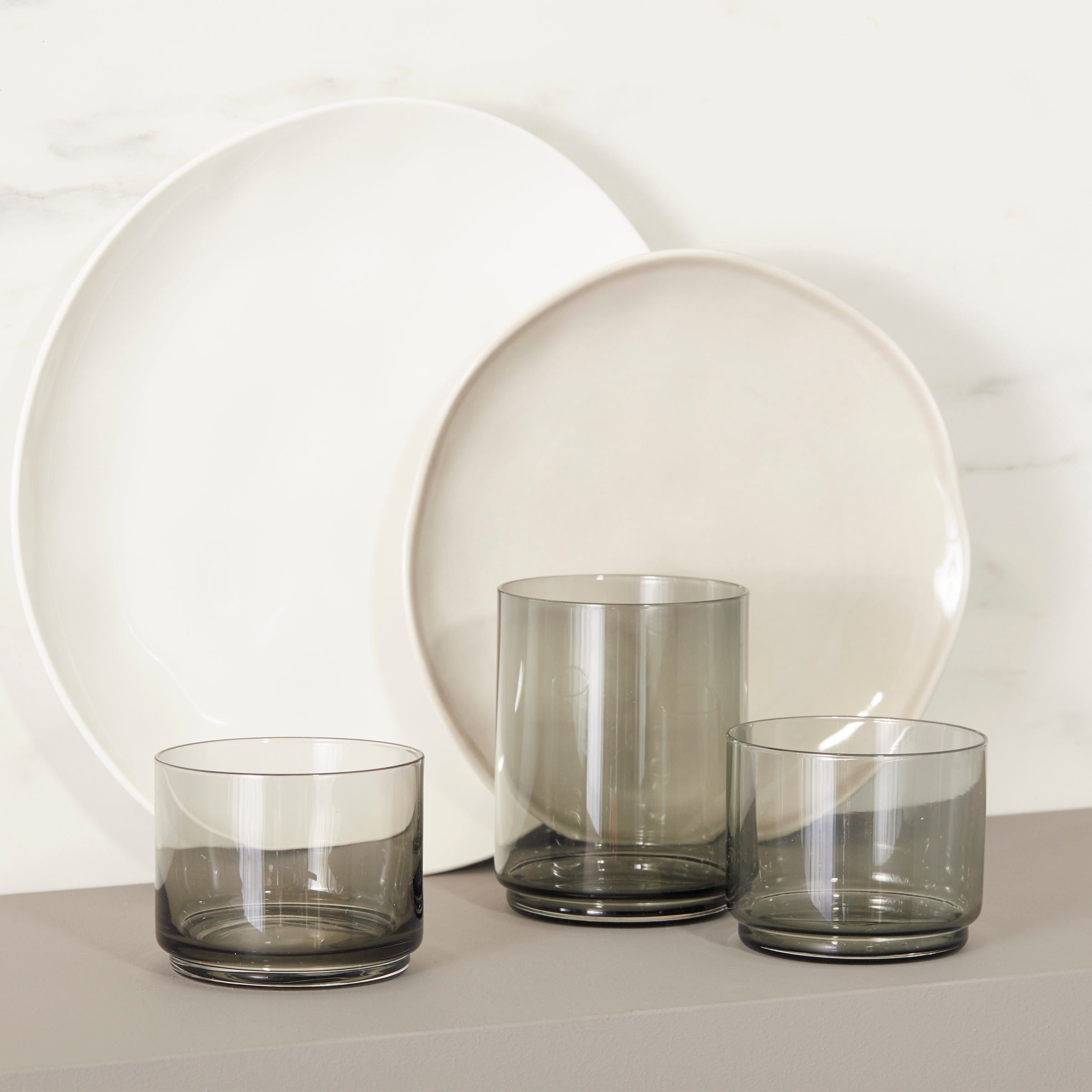 Bay Colors 12-Piece Dinnerware Set in Classic White - Elegant Dinner Plates, Salad Plates, Bowls & Mugs - Perfect for Family Dinners, Parties & Restaurant Use