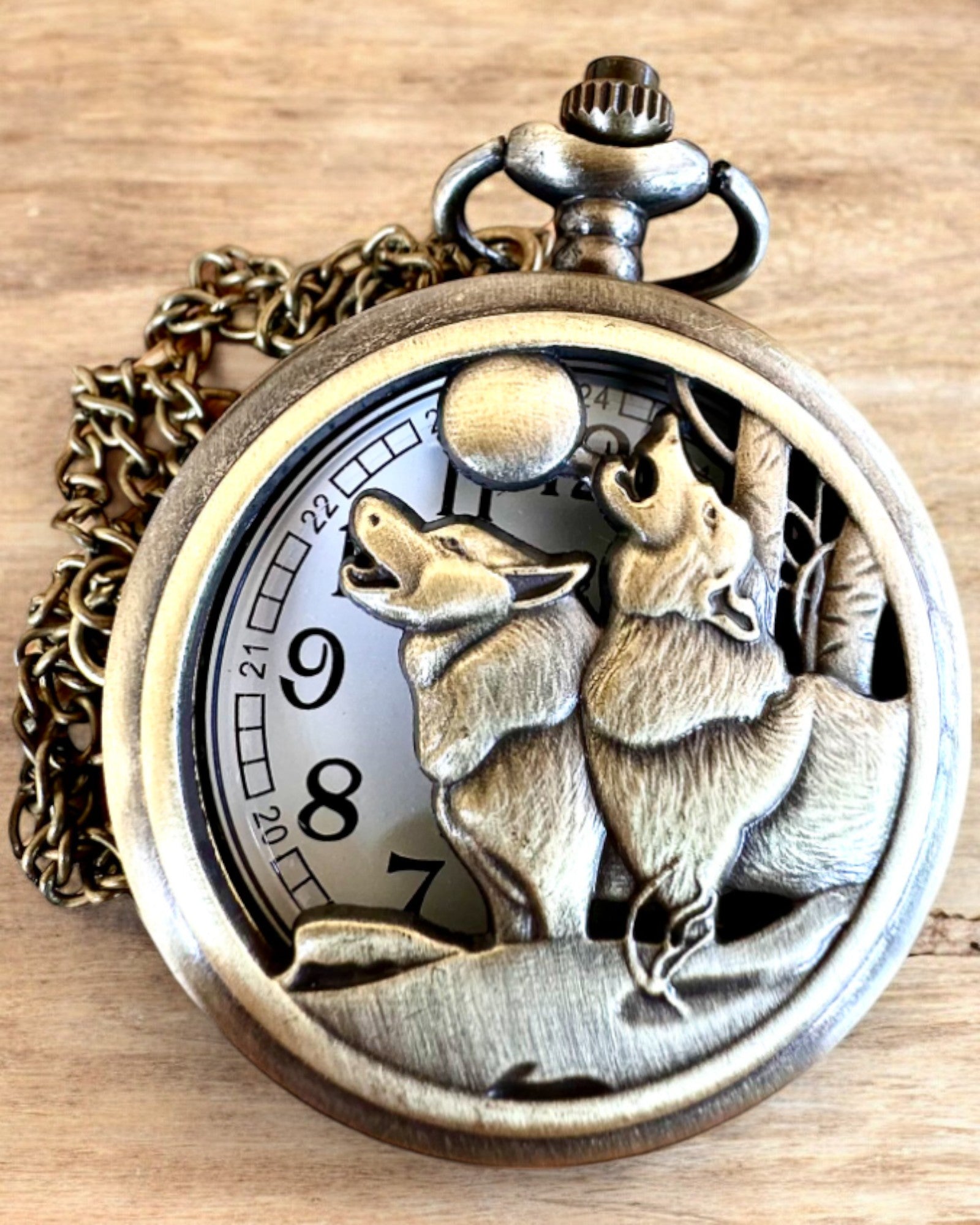 Luna Wolf Engravable Pocket Watch - Vintage Style Wolf Design, Perfect Gift for Men & Women - Ideal for Weddings, Anniversaries, and Special Occasions
