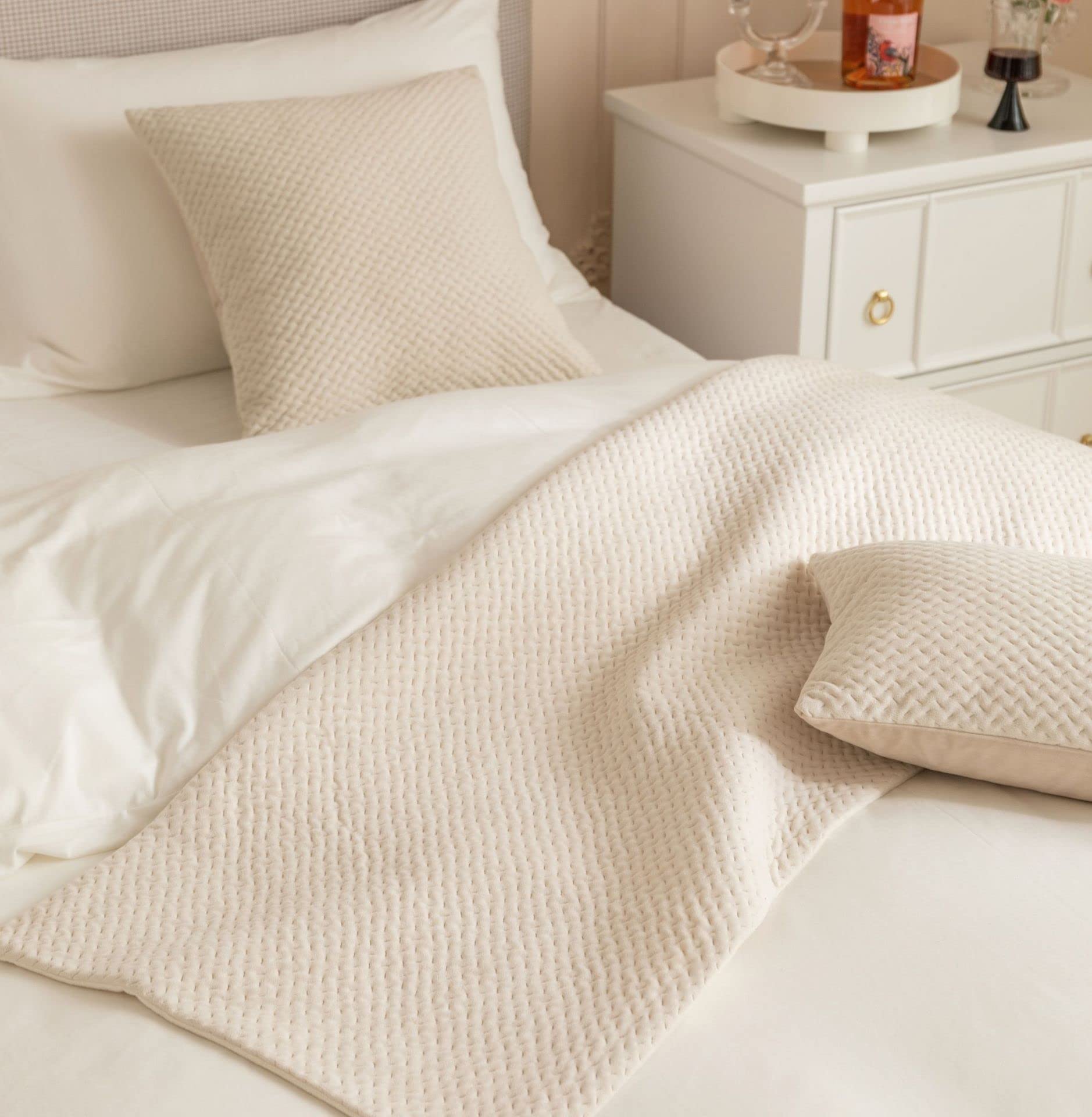 Luxury Velvet Bed Runner for King, Queen & Twin Size Beds - Striped Decorative Bed Throw, Foot of Bed Cover & Table Scarf (45x240cm/18x94'') - Perfect for Hotel Decor, Wedding Bedding & Home Styling