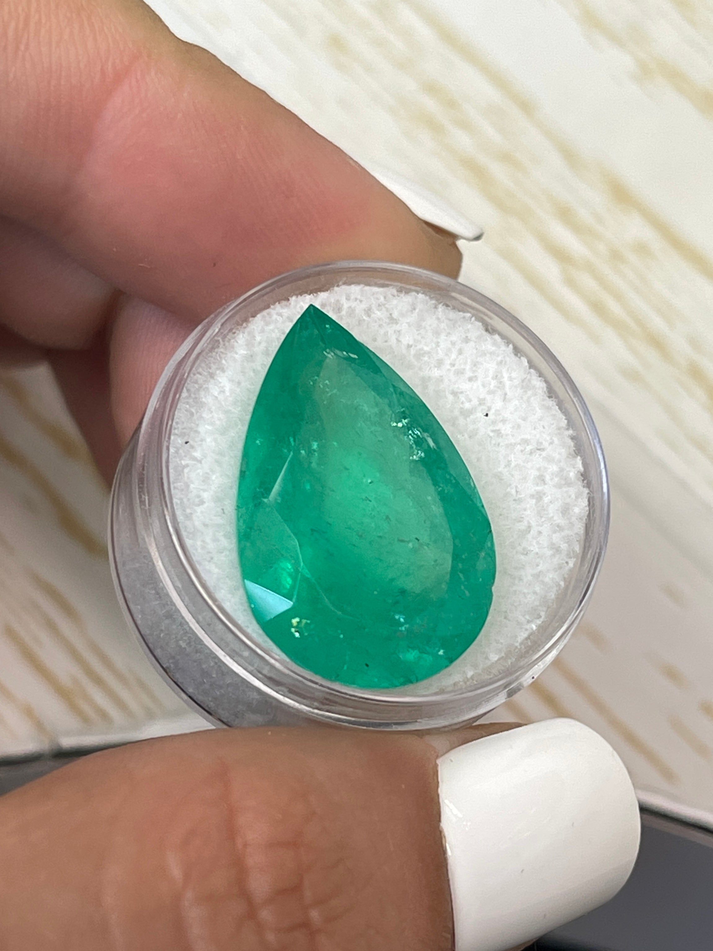 20.43 Carat Natural Colombian Emerald Pear Cut Loose Gemstone - Rare Huge Green 24x16mm for Jewelry Making, Engagement Rings & Luxury Gifts