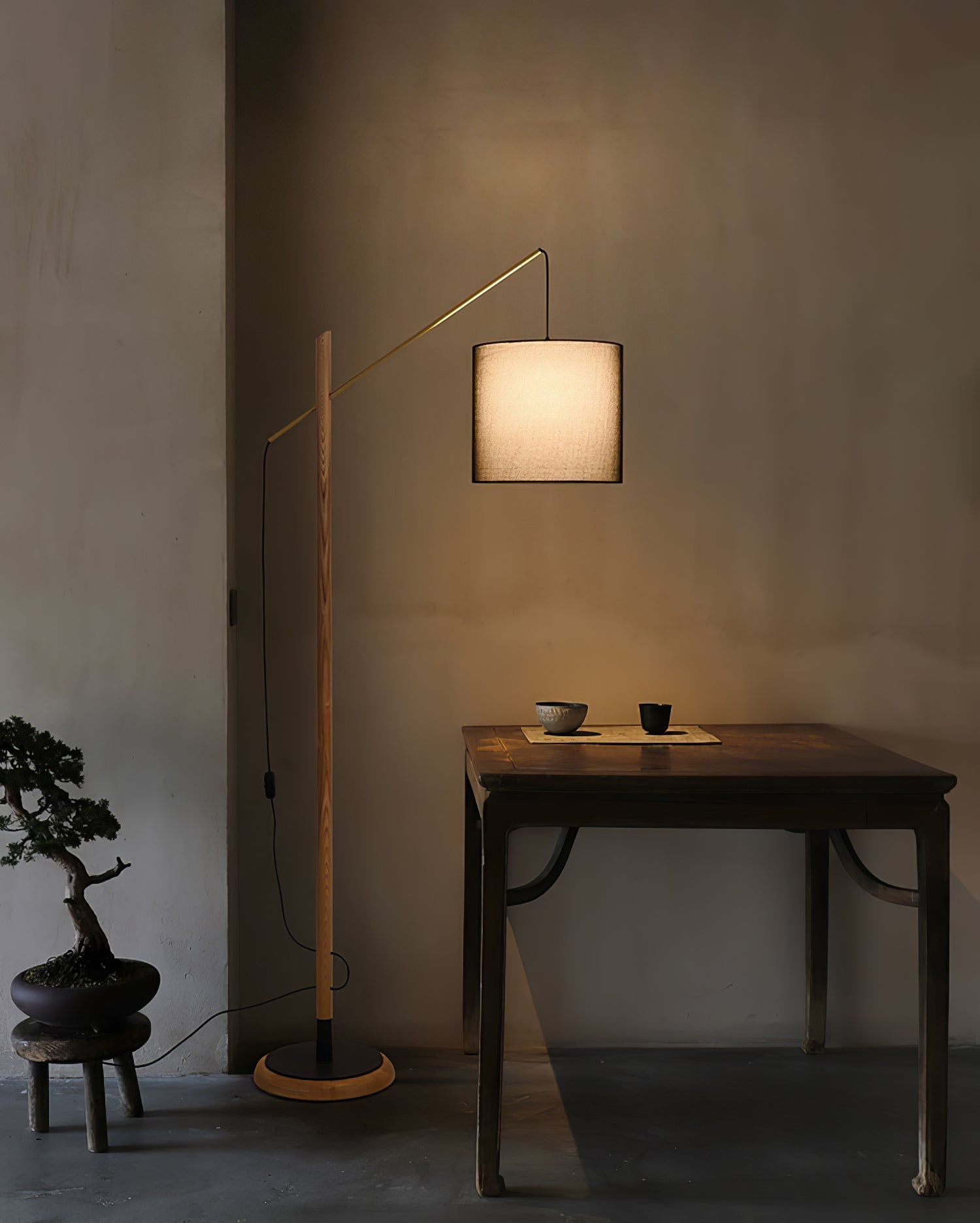 Modern Archer Floor Lamp - Adjustable LED Standing Light for Living Room, Bedroom & Office - Brighten Your Space with Stylish Home Decor Lighting
