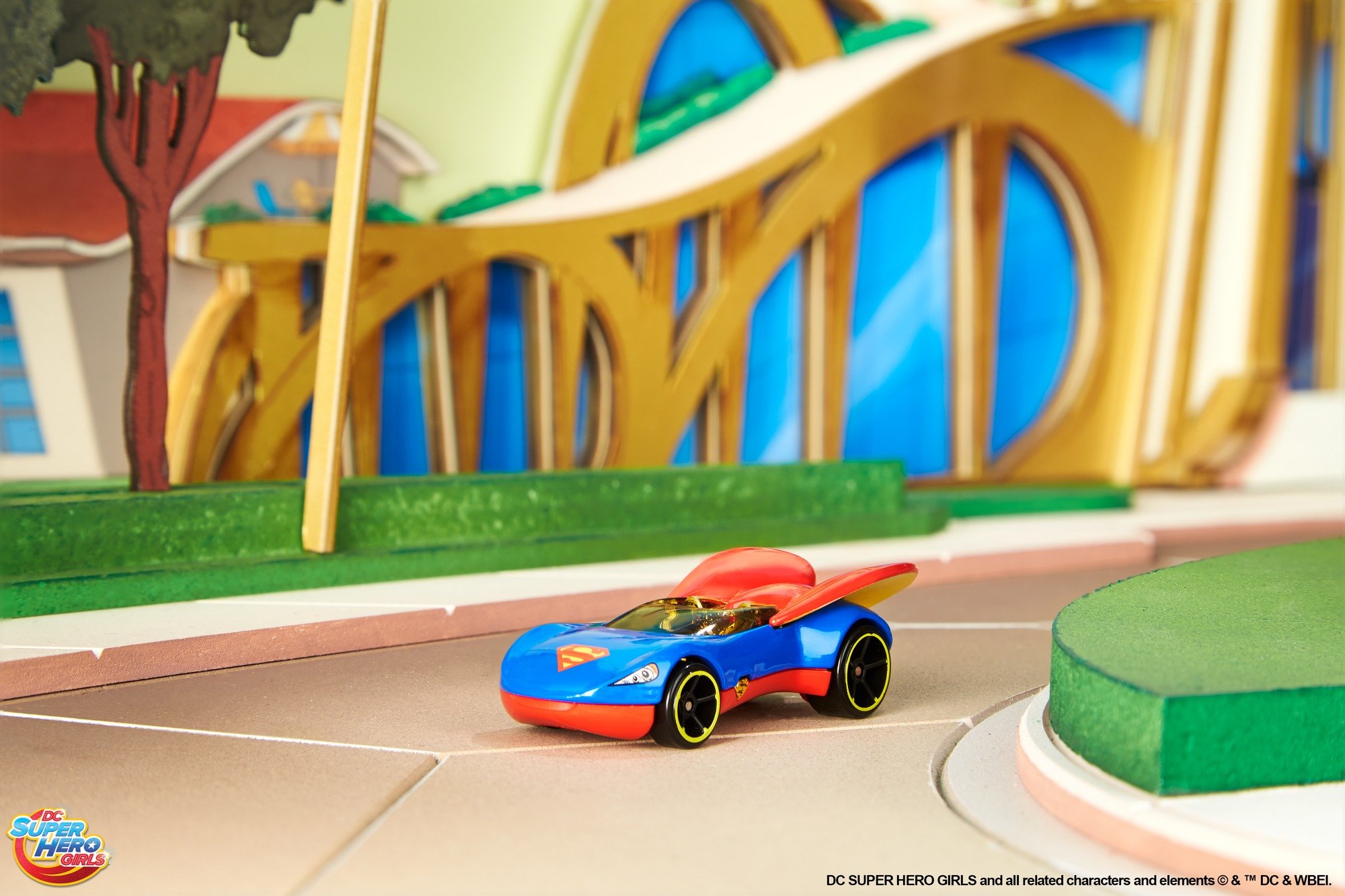 Hot Wheels DC Super Hero Girls Supergirl Die-Cast Vehicle - Collectible Toy Car for Kids & Fans - Perfect for Play, Display & Gifts