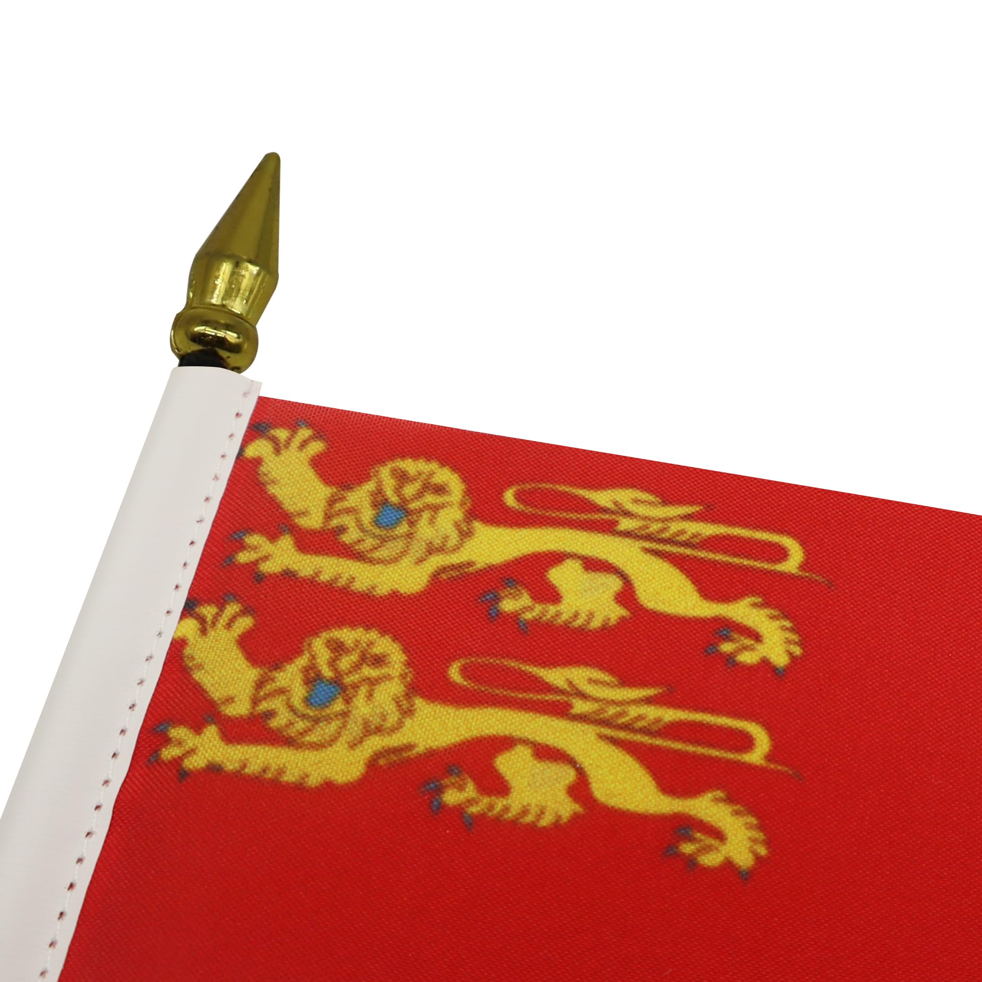 AZ FLAG Sark Island Mini Desk Flag 4'' x 6'' (10 x 15 cm) - 100% Polyester Guernsey Office Banner with 10'' Golden Spear Pole - Perfect for Home, Office Decor & International Events