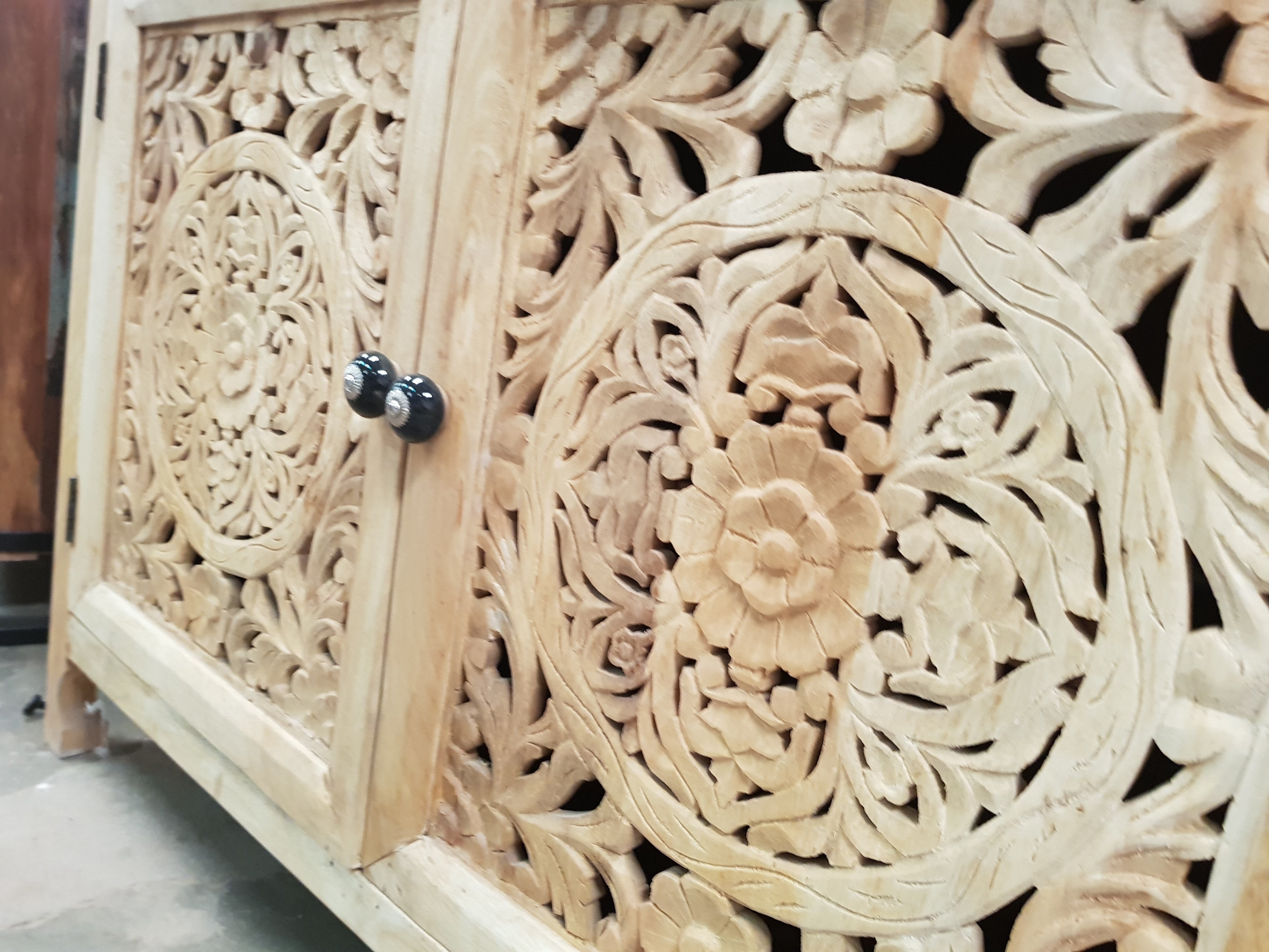 Hand Carved Indian Solid Wood Buffet Cabinet Sideboard - Traditional Dynasty Design for Dining Room Storage & Display