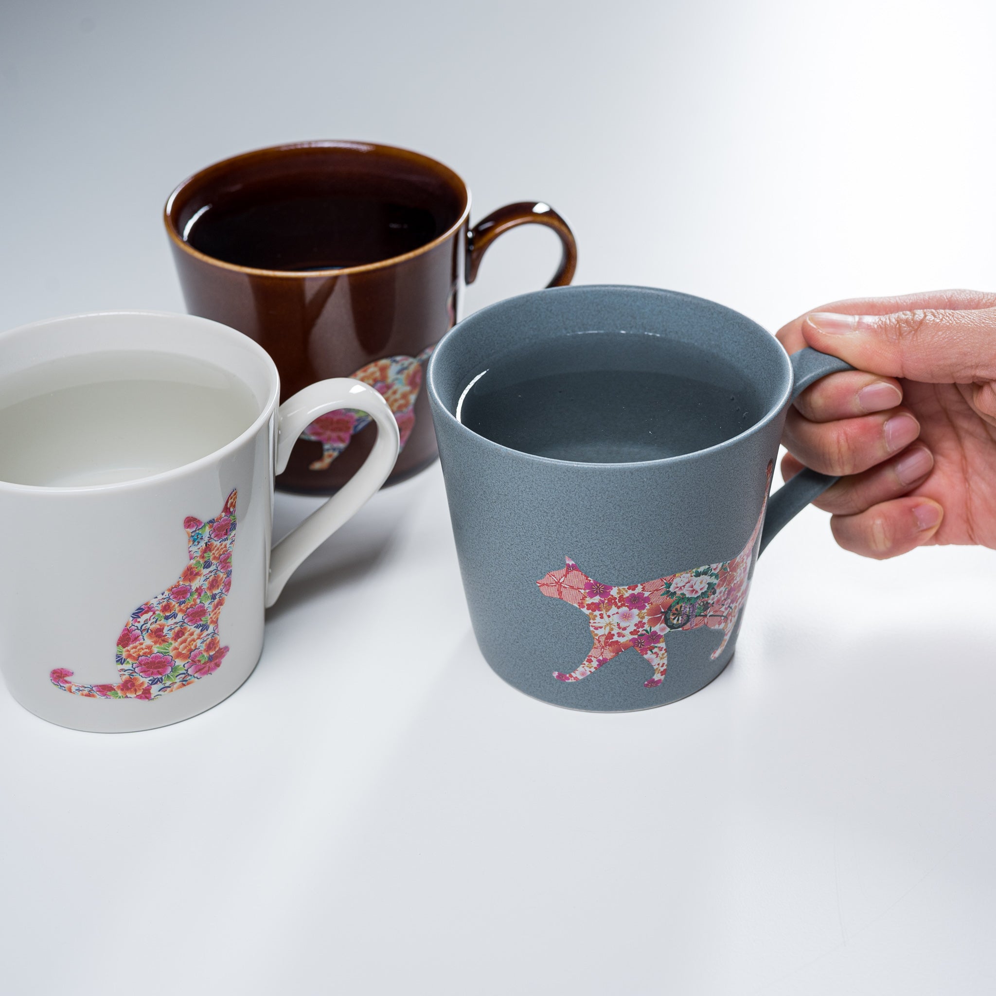Japanese Mino Ware Floral Cat Magic Thermal Mug - Heat Sensitive Color Changing Ceramic Coffee Cup (3 Colors) - Perfect for Tea, Coffee & Gifts