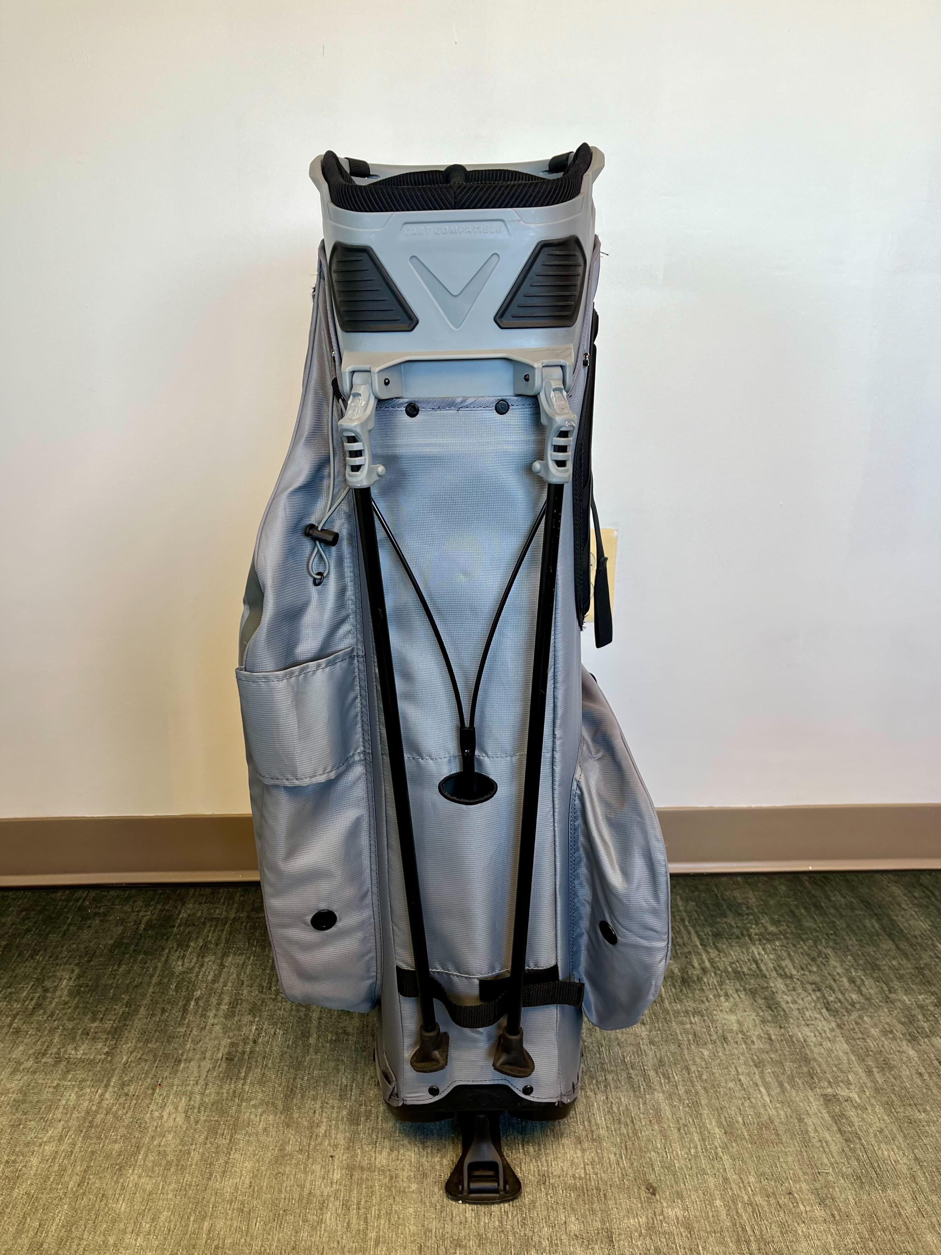 Callaway Fairway + Stand Golf Bag with 4 Dividers, 5 Pockets, Adjustable Strap & Rain Cover - Perfect for Golfers on the Course or Driving Range