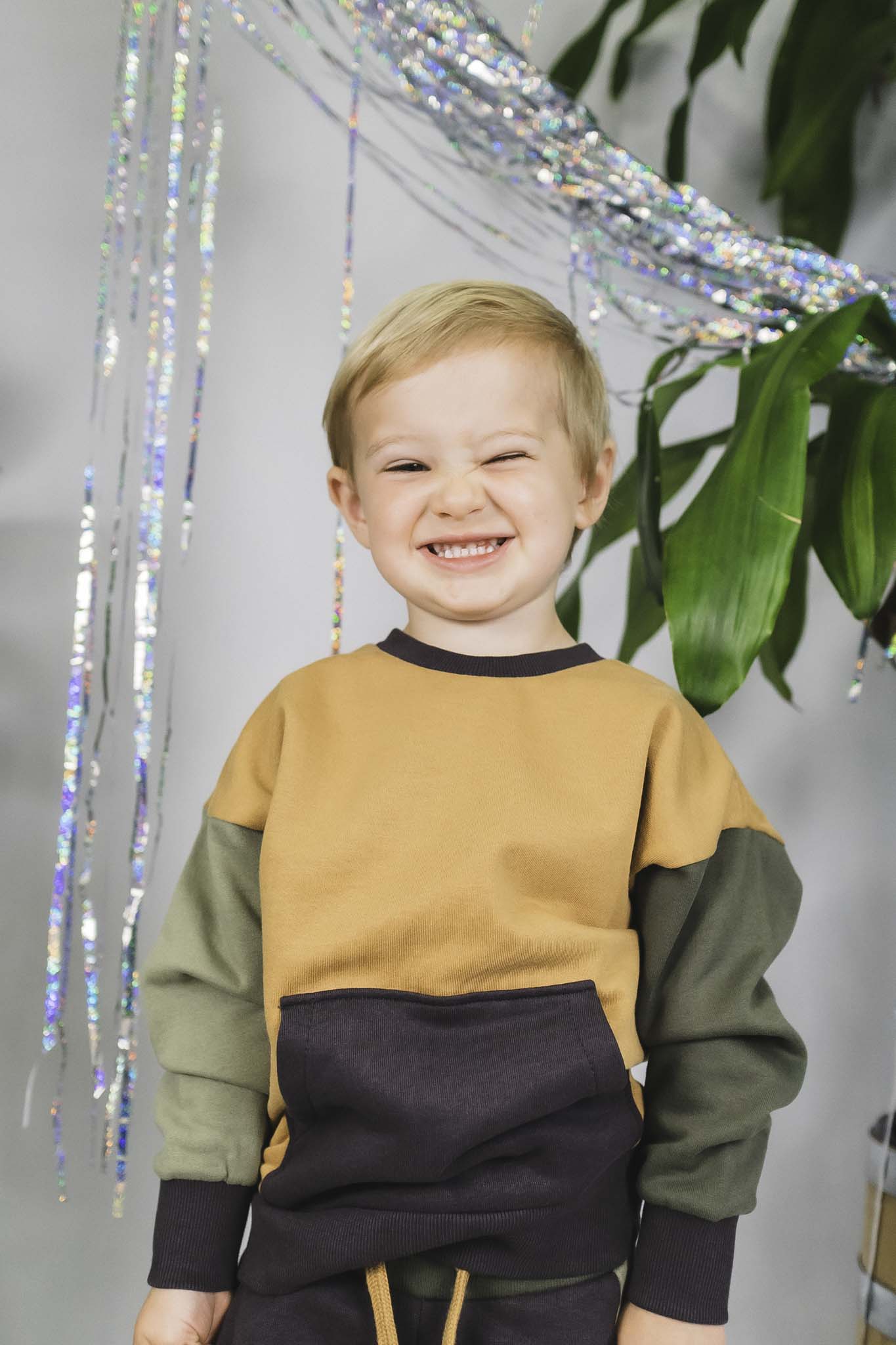 Stylish Boys' Color Block Crewneck Sweatshirt - Trendy Casual Wear for School & Play | Comfortable & Fashionable Kids' Top