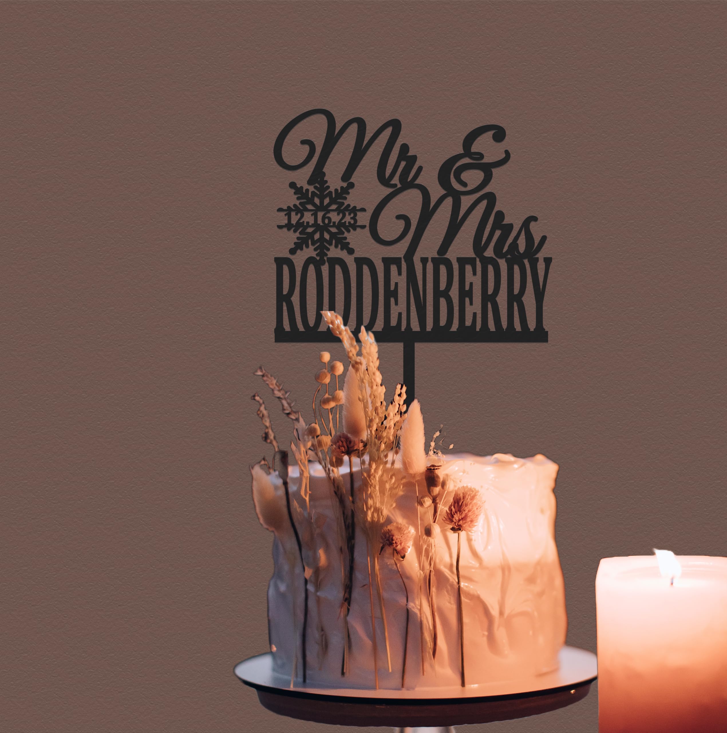 Personalized Winter Wedding Cake Topper - Snowflake Mr & Mrs Cake Decor with Custom Last Name & Date - Rustic Gold Anniversary Cake Topper for Wedding & Special Celebrations