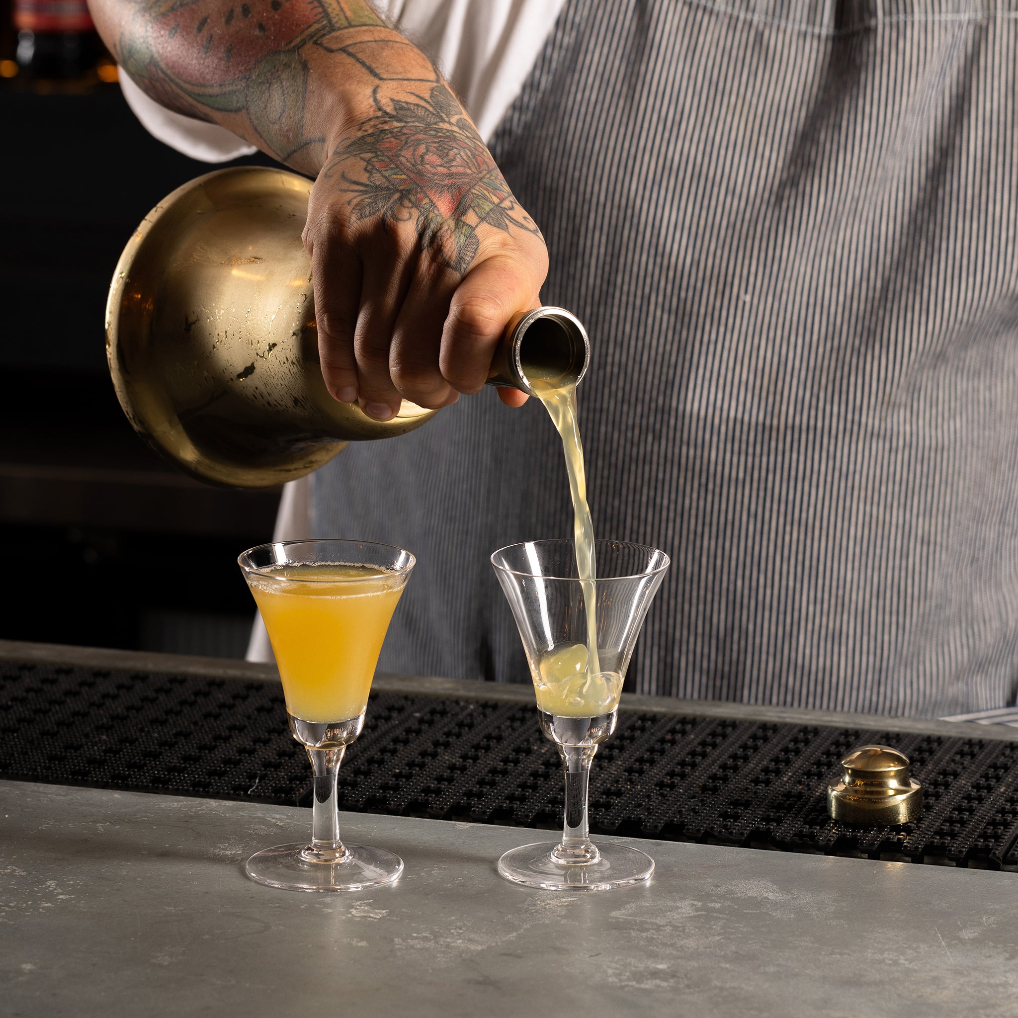 Premium Stainless Steel Cocktail Shaker - 750ml (25oz) - PELHAM BELL Design for Bartenders & Home Mixologists - Perfect for Margaritas, Martinis & Cocktail Parties