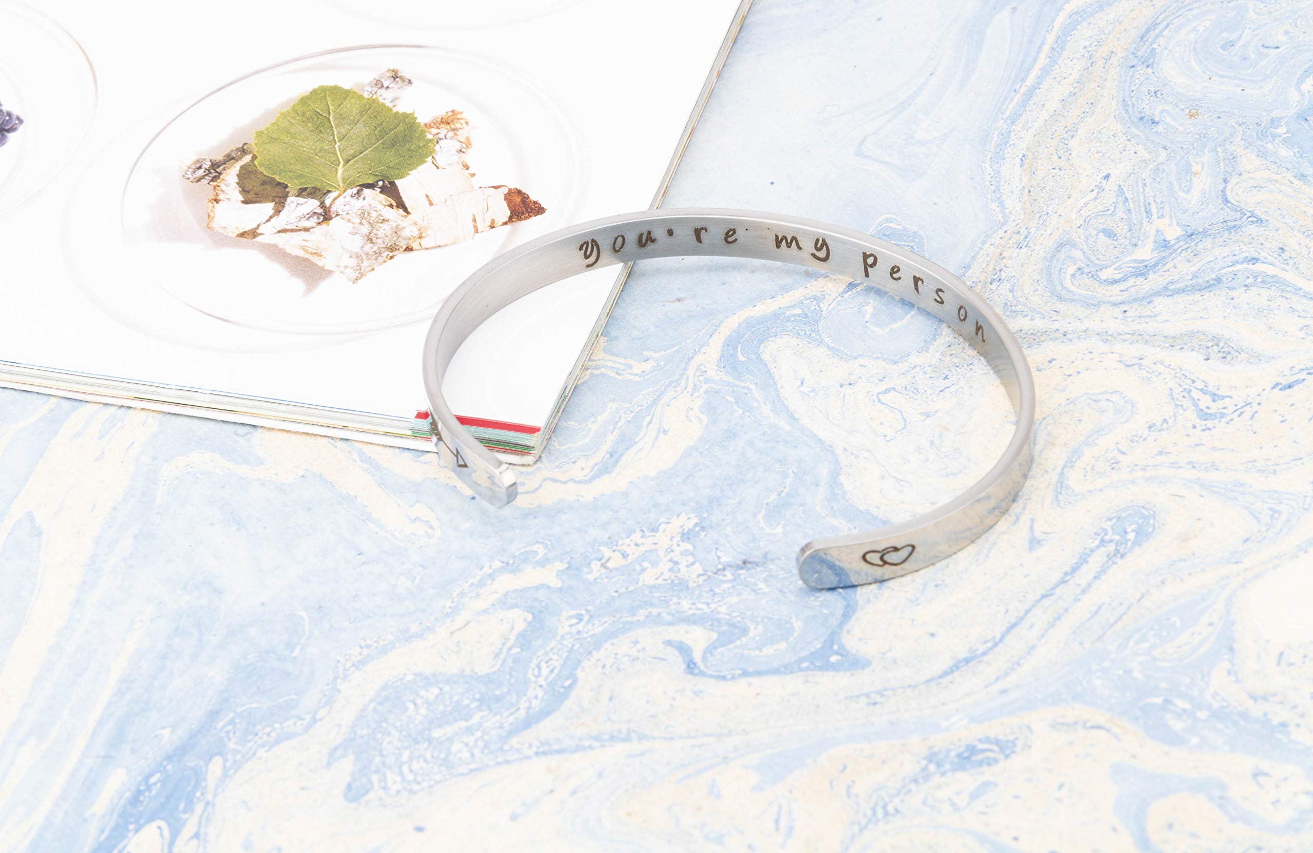ANKINGPiiN Motivational Bracelets for Women & Men - Inspirational Gift with Personalized Mantra, Birthday Cuff Bangle, Friendship Jewelry in Gift Box - Perfect for Daily Wear, Gifting & Positive Affirmations