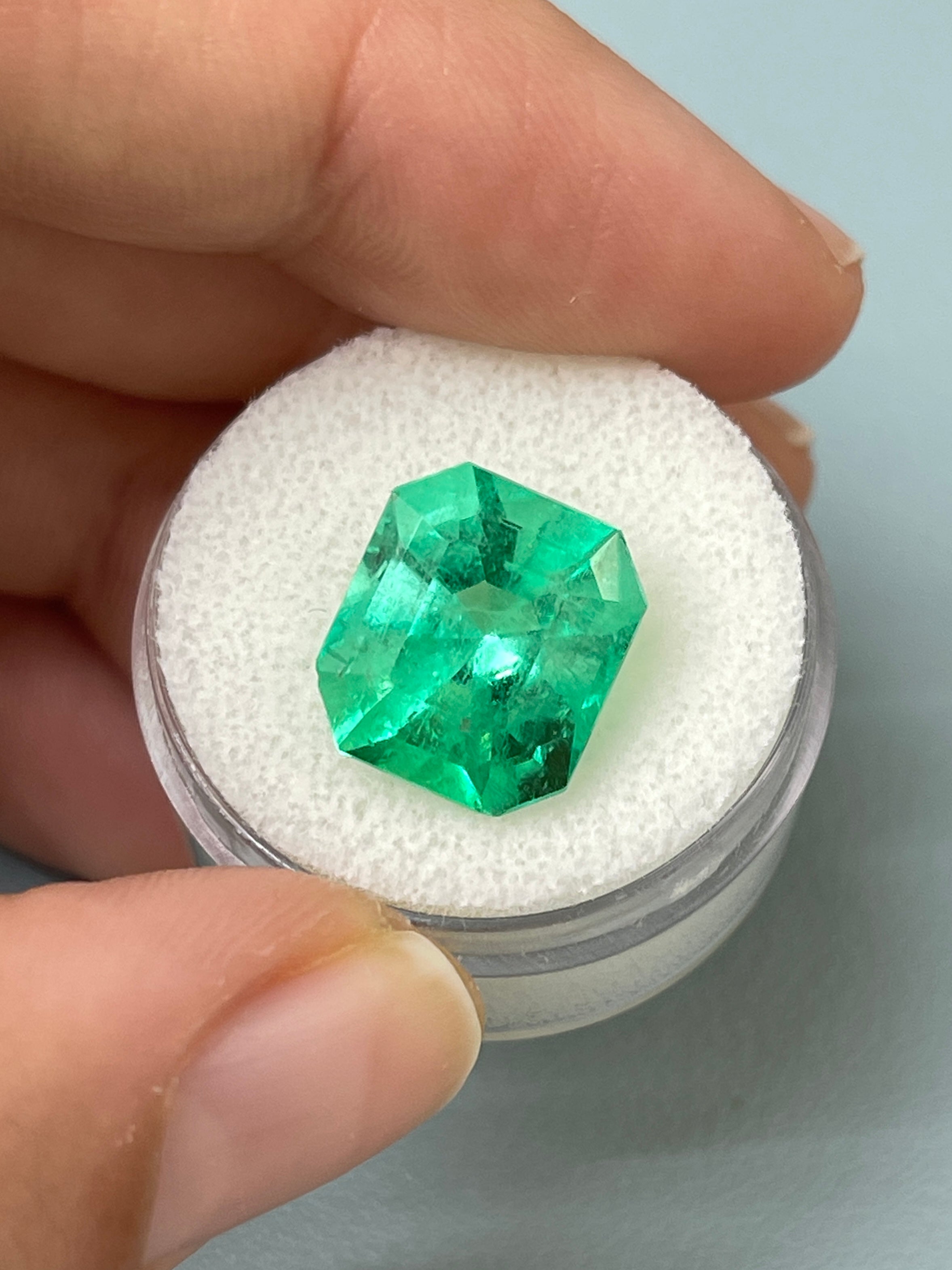 7.92 Carat 13x11.5mm Chunky Emerald Cut Loose Colombian Emerald Gemstone for Jewelry Making - Engagement Rings, Pendants & Fine Jewelry Designs