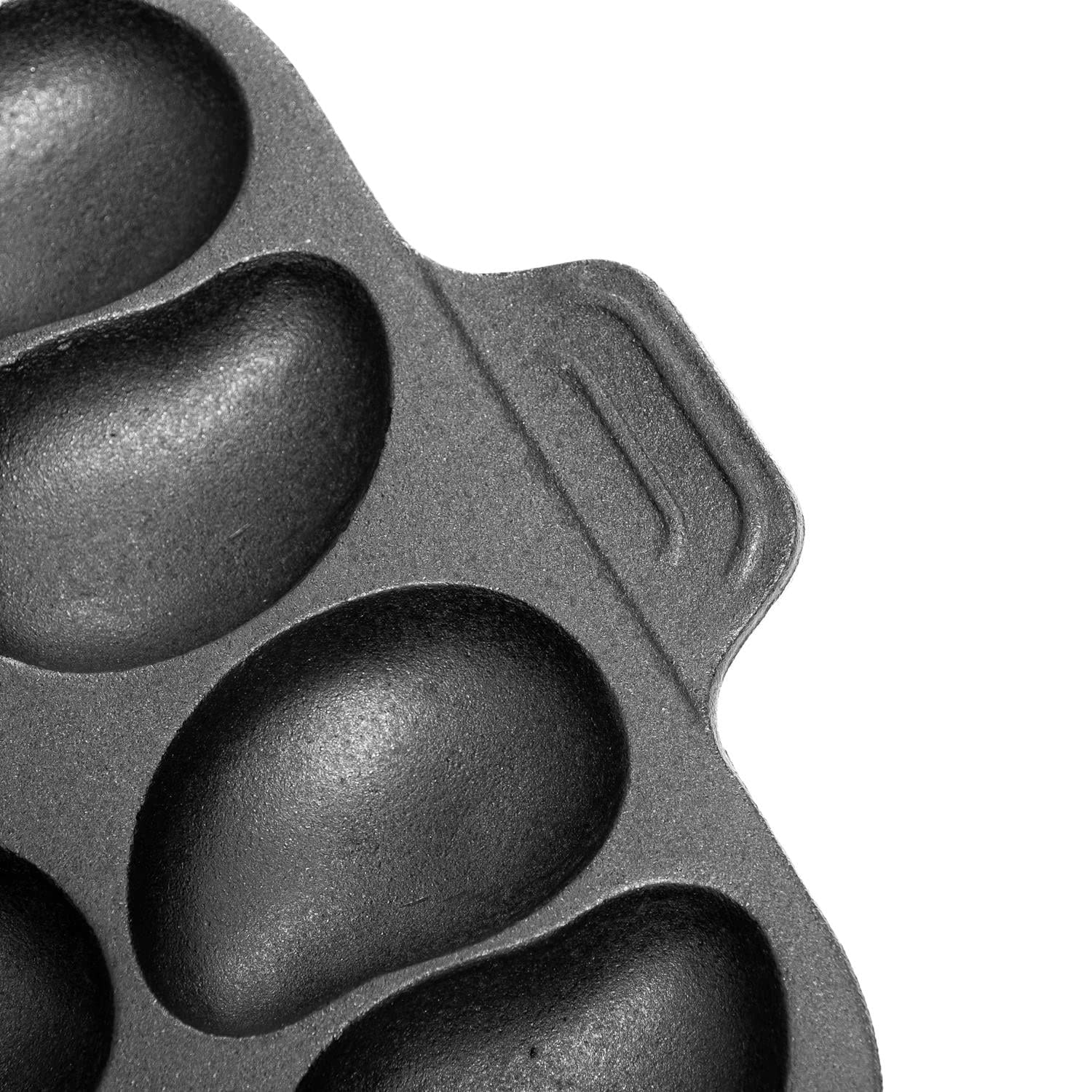 BBQGUYS Signature Cast Iron Oyster Pan - Premium Grill Oyster Roaster for Outdoor Cooking, Camping & Backyard BBQs - Heavy Duty Rust-Resistant Griddle for Seafood, Vegetables & More